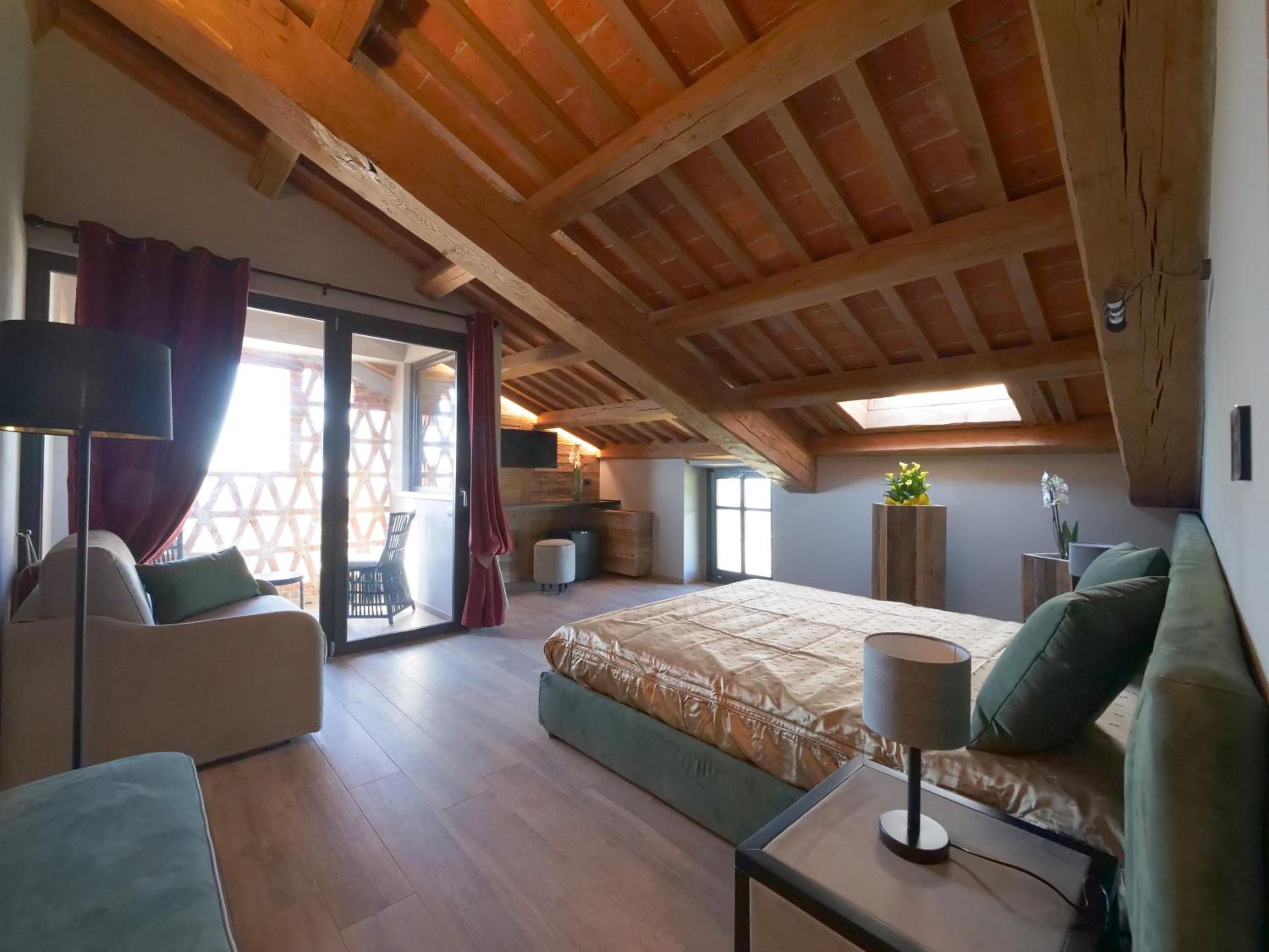 King Suite with Balcony photo 1