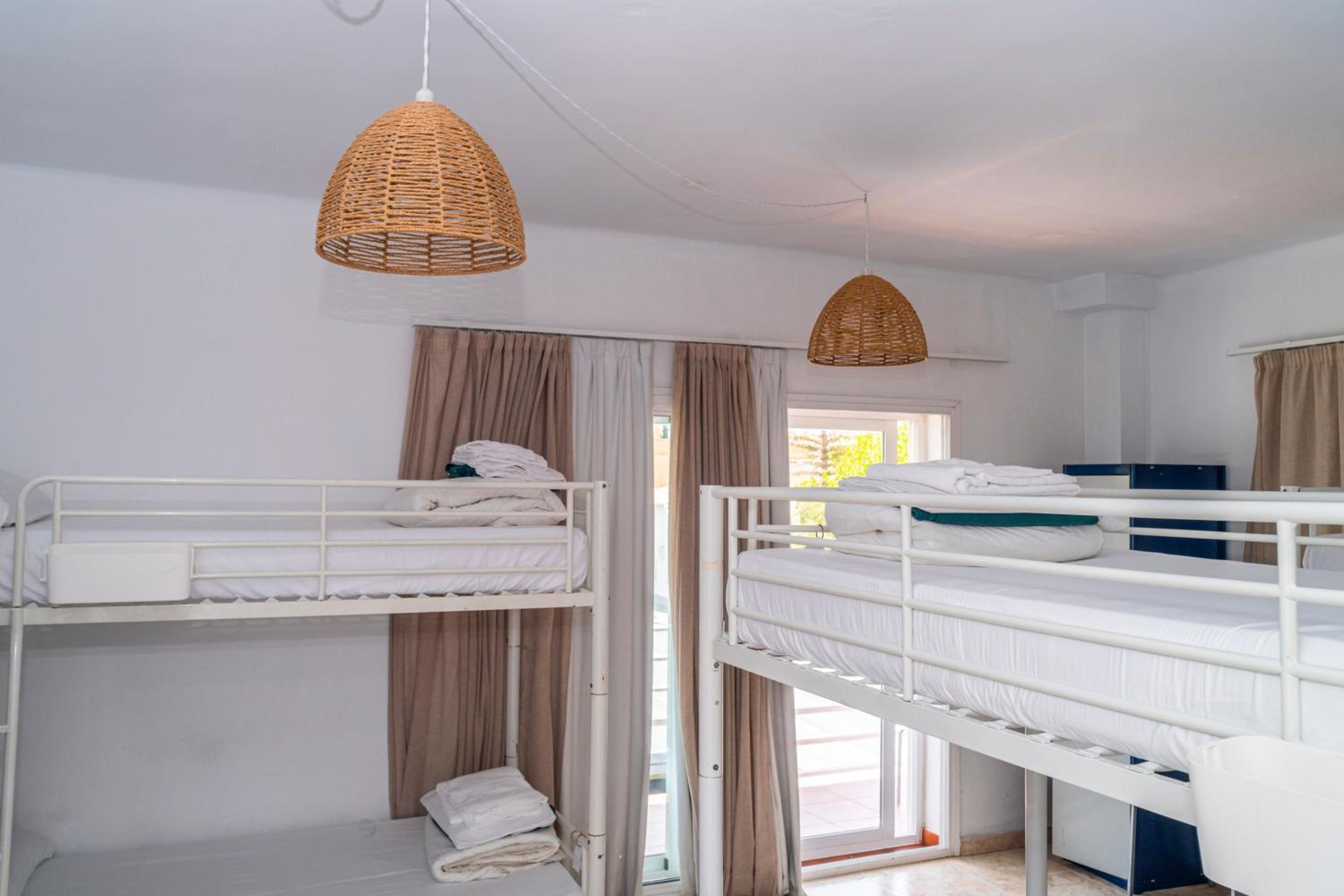 Cama en Dormitorio Compartido de 6 Camas (solo adultos)