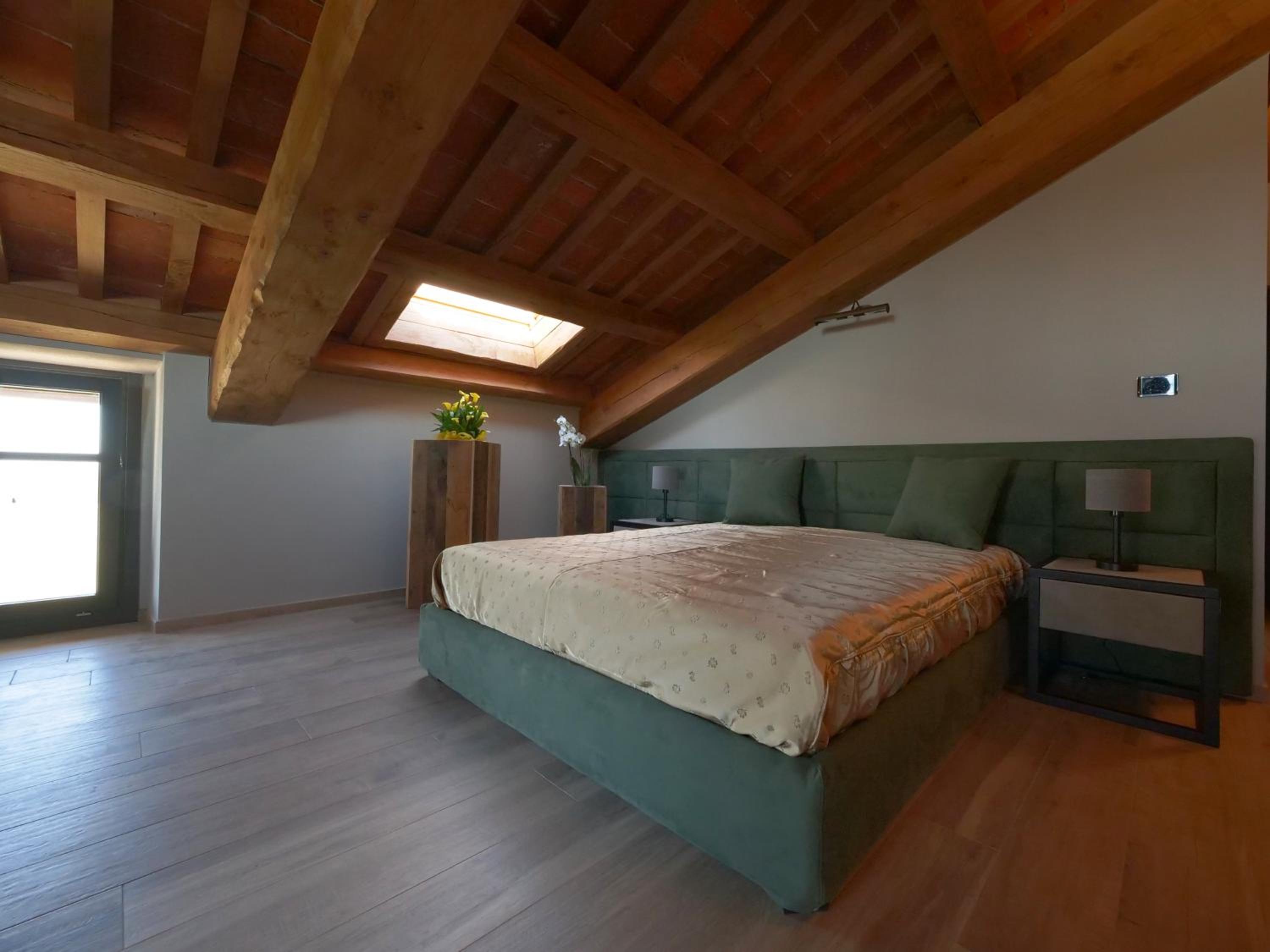 King Suite with Balcony photo 2