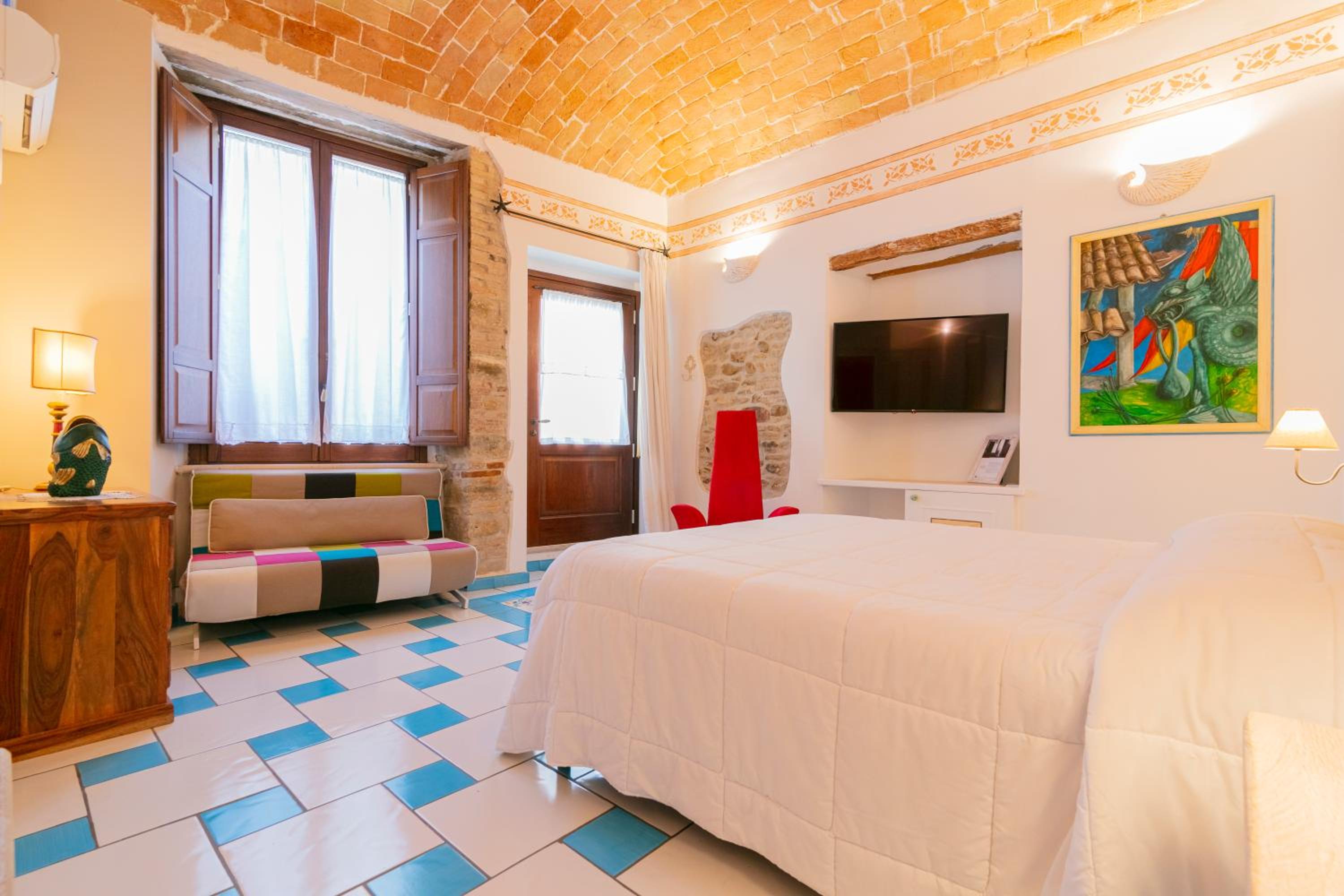 Deluxe Junior Suite - Photo 6