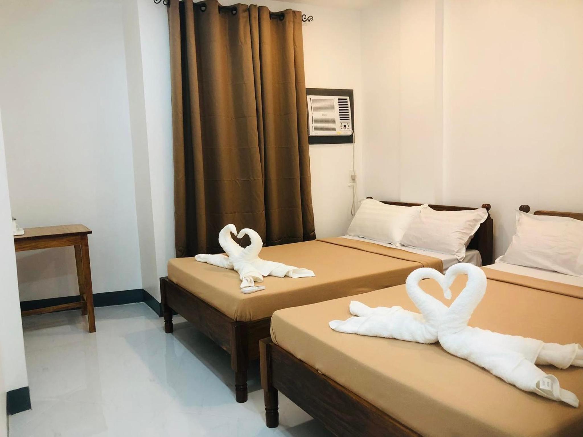 Quadruple Room with Private Bathroom