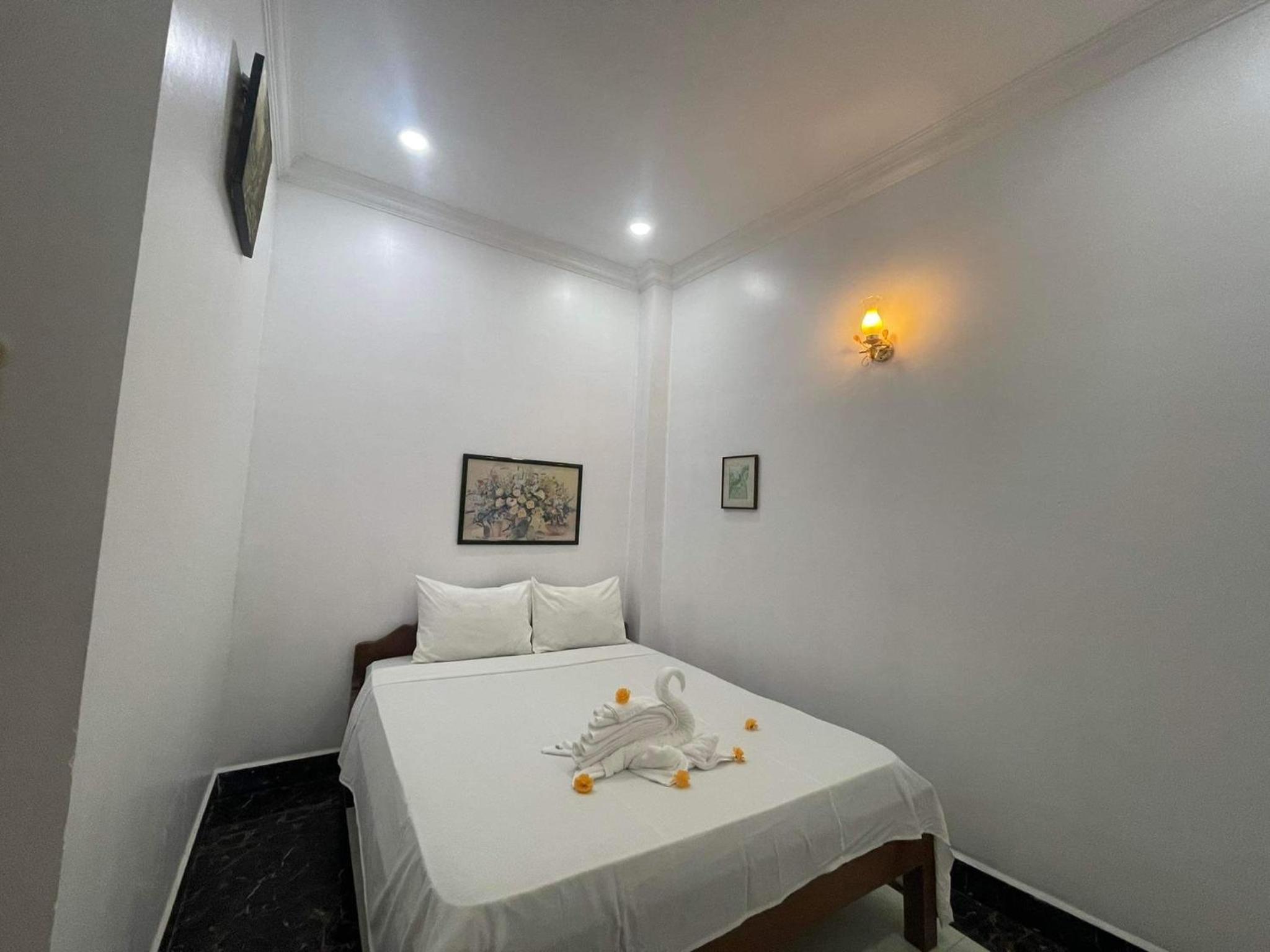 Double Room - Photo 7