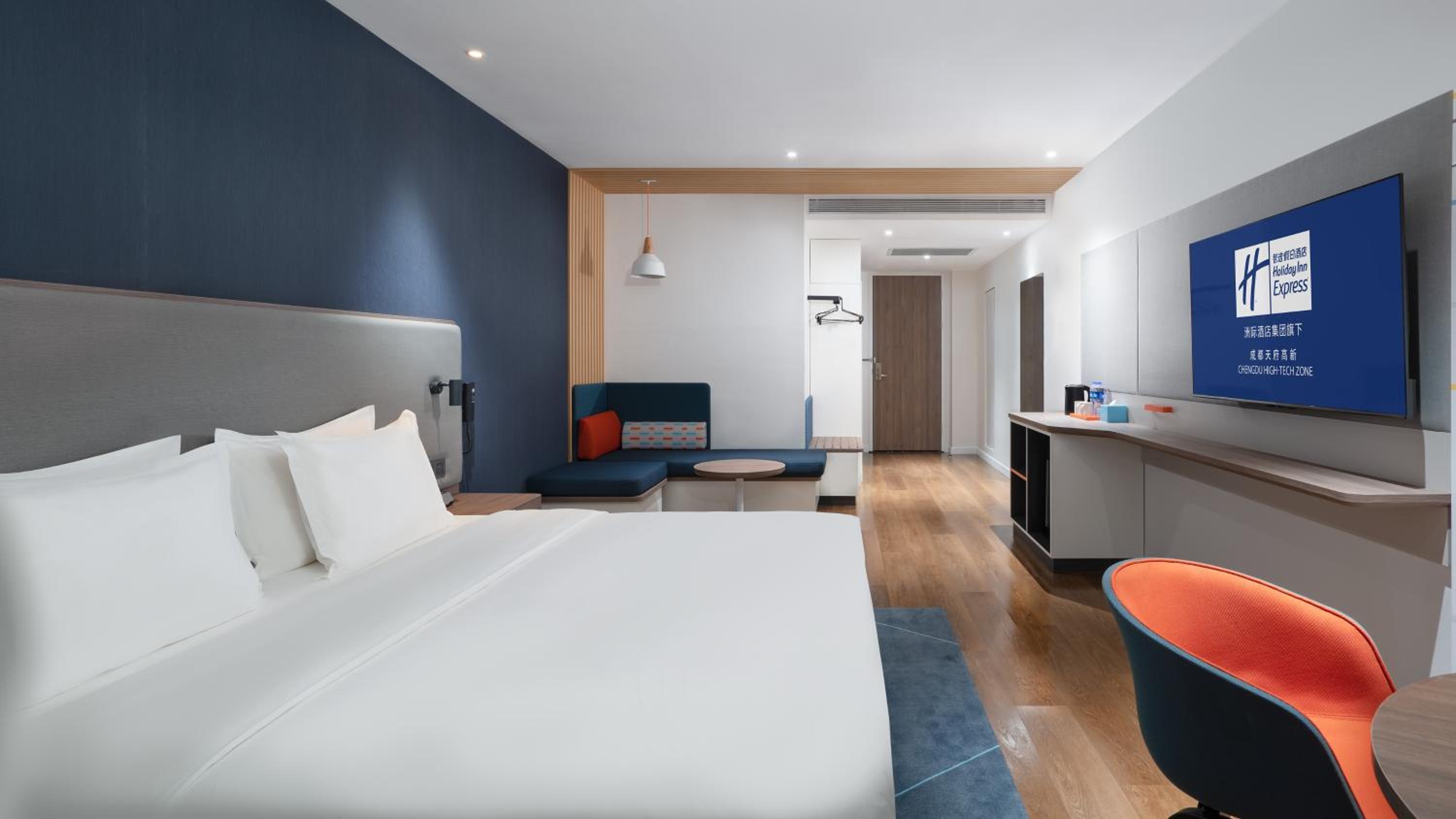 Standard King Room with Extra Floor Space photo 2