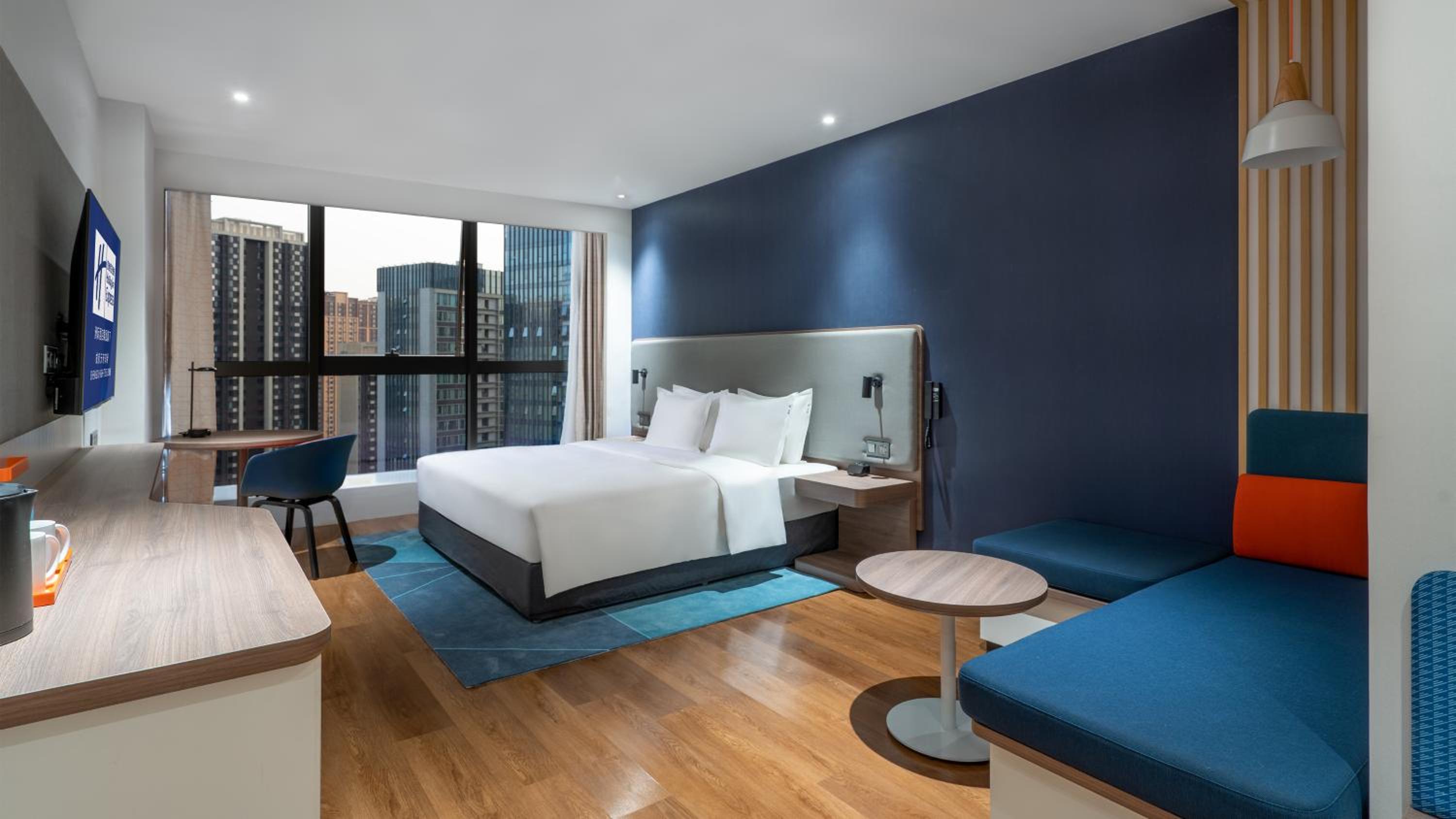 Standard King Room with Extra Floor Space photo 1