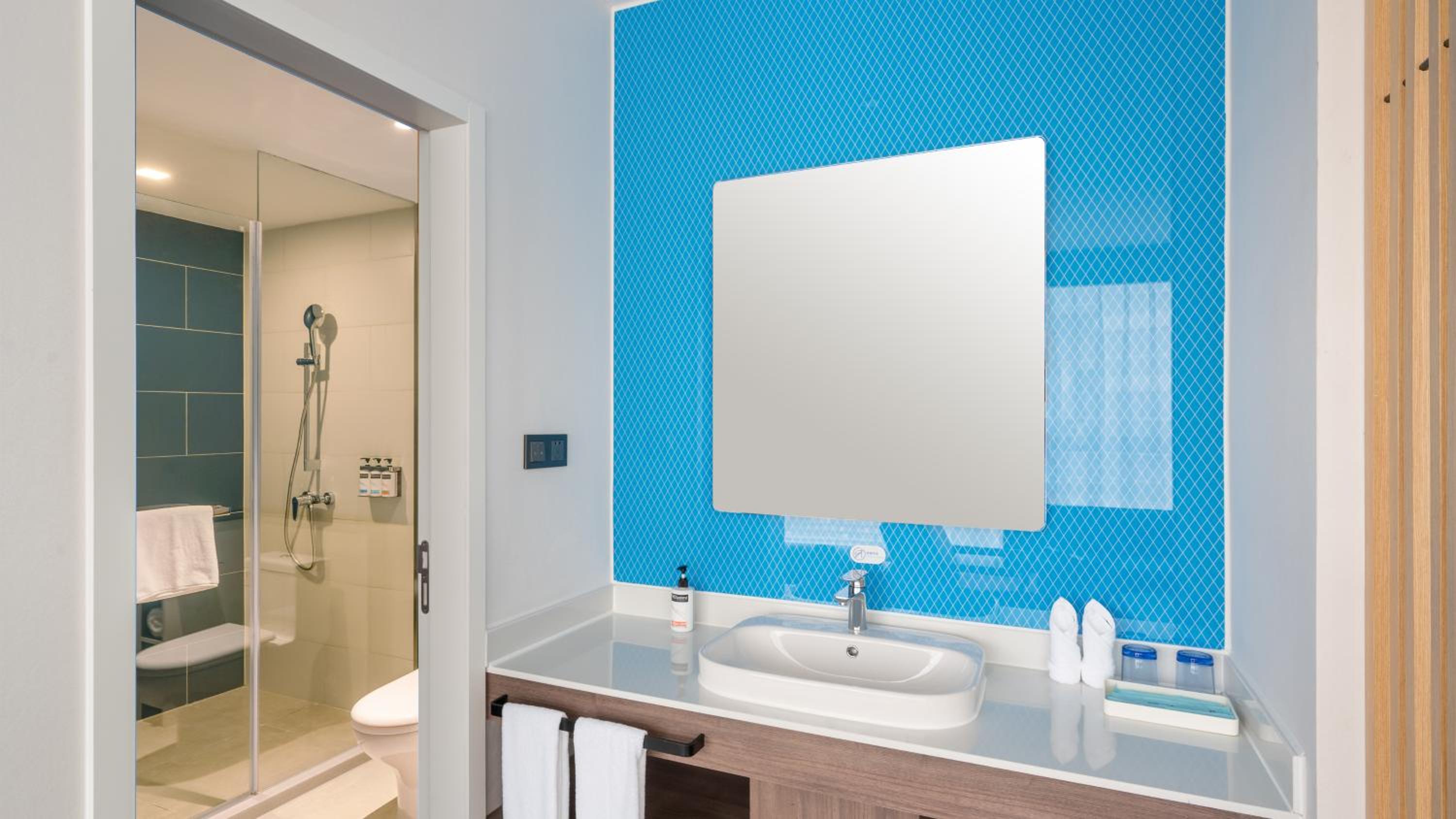 One-Bedroom Suite - Photo 3