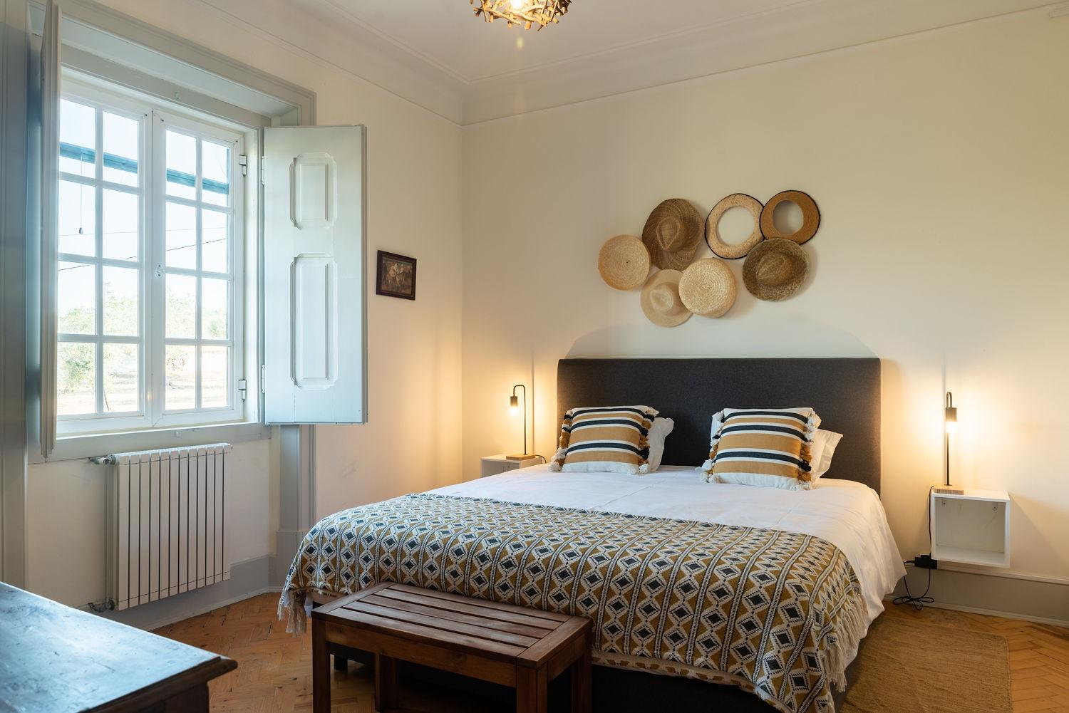 Six-Bedroom House photo 1