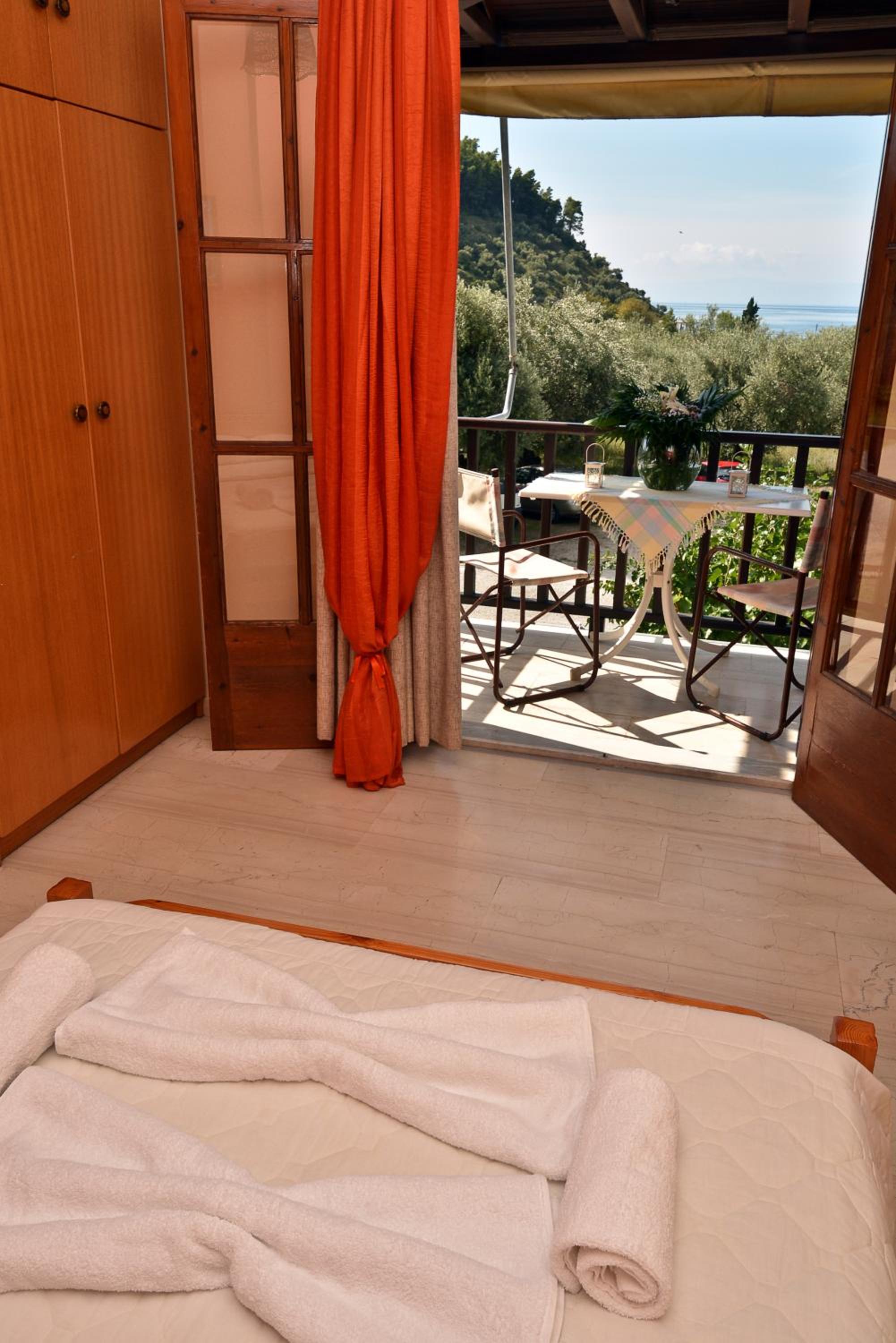 Two-Bedroom Apartment with Balcony photo 2