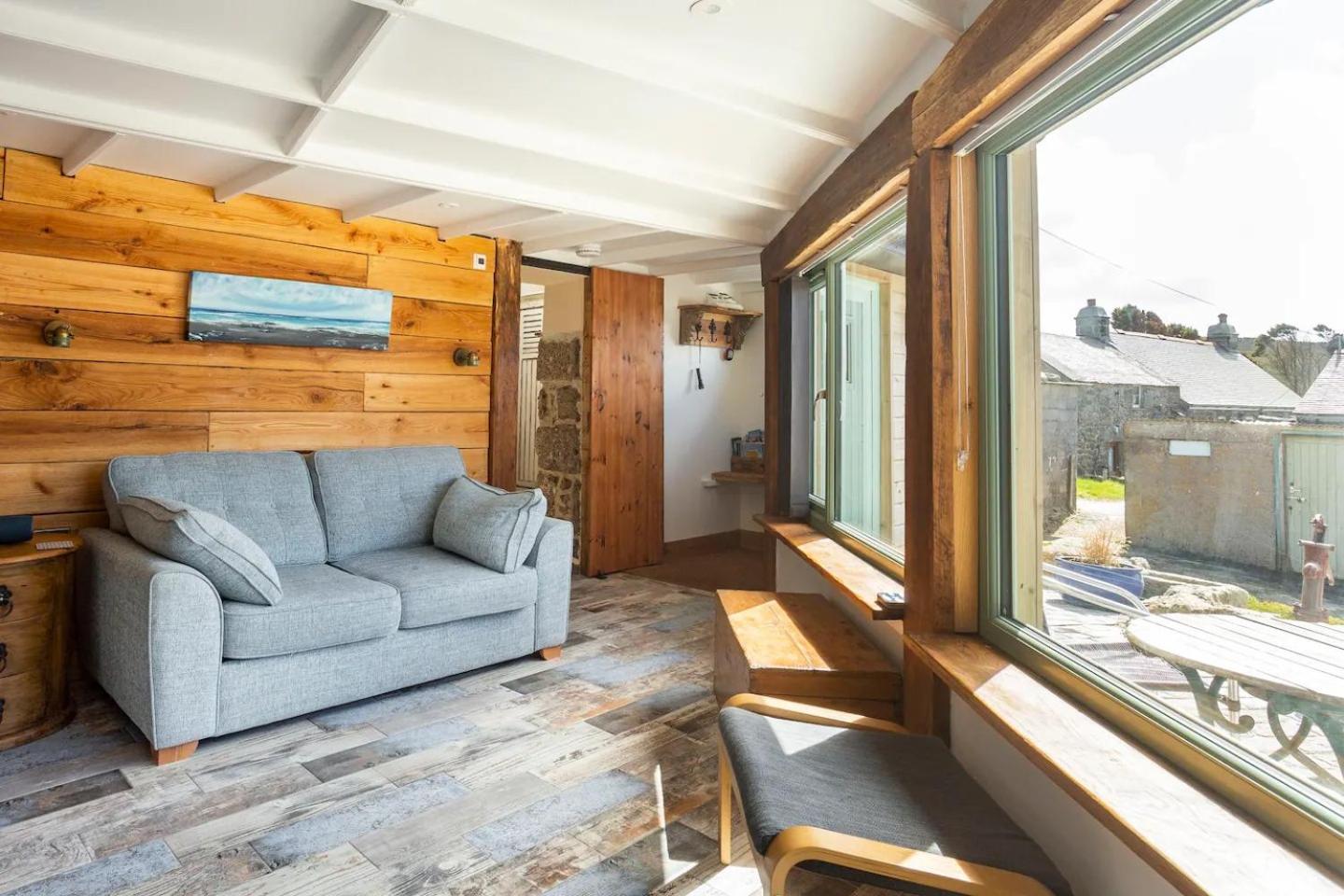 One-Bedroom House photo 2