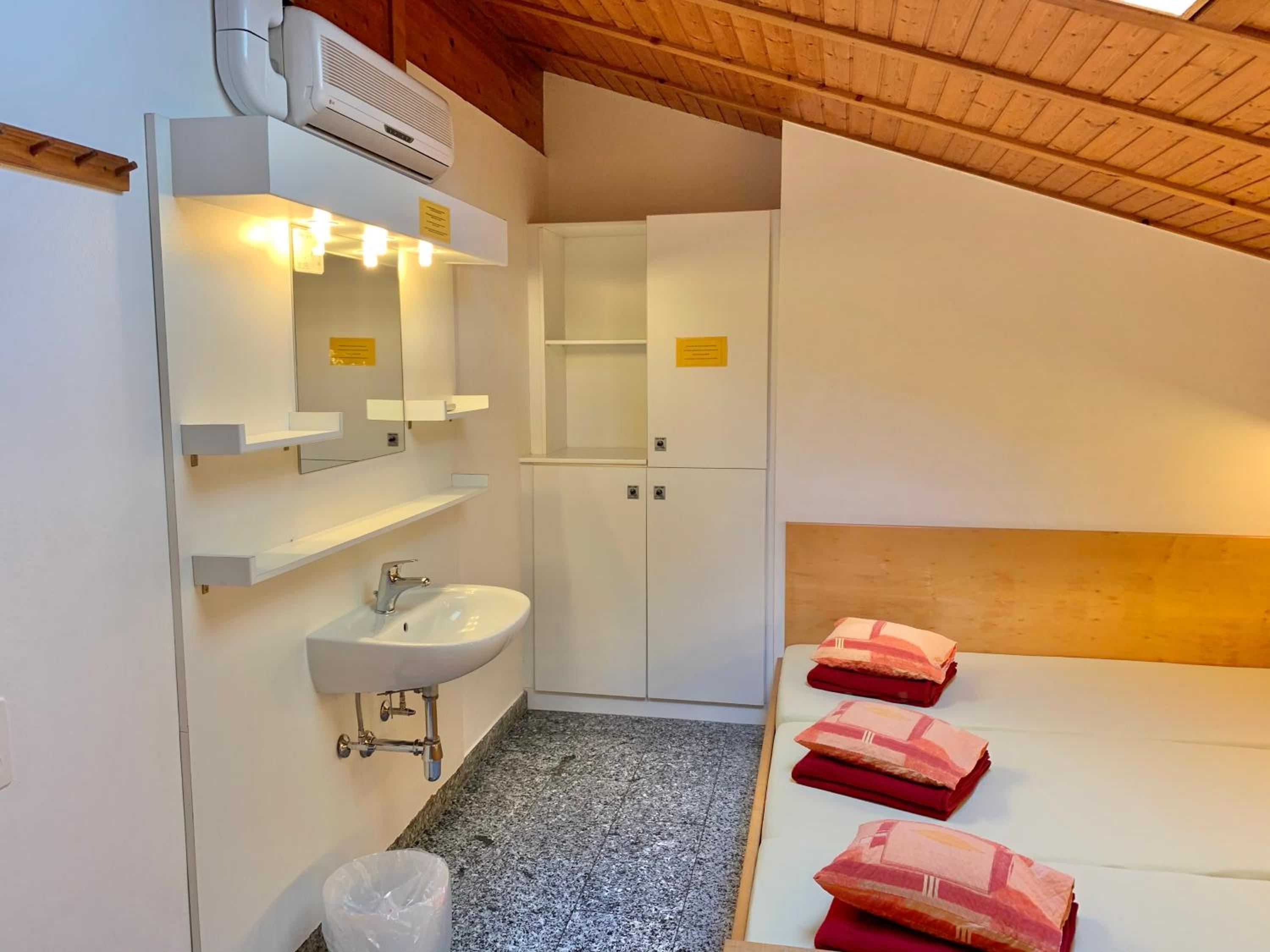 Private Dormitory Room with Shared Bathroom (5 Adults) photo 2