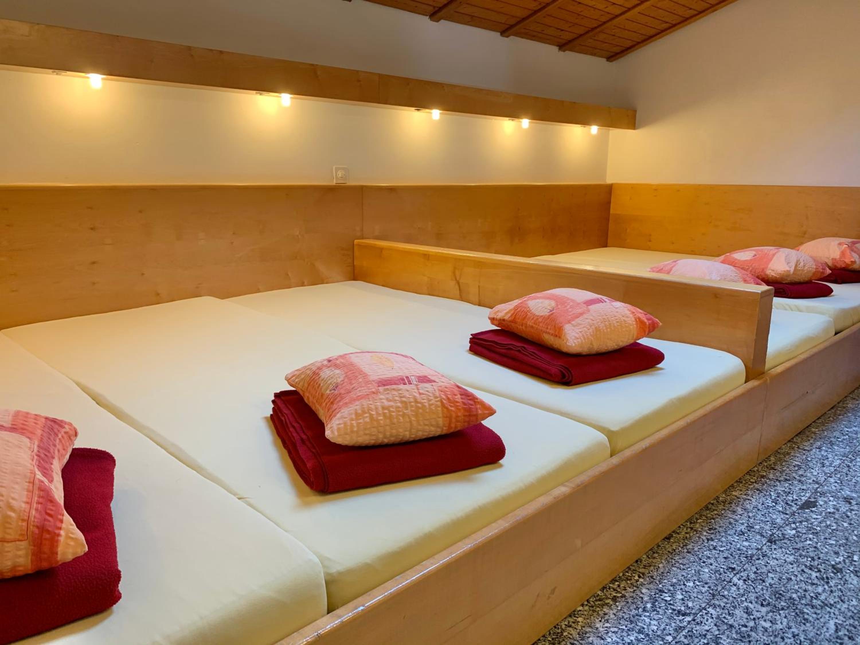 Private Dormitory Room with Shared Bathroom (6 Adults) photo 2