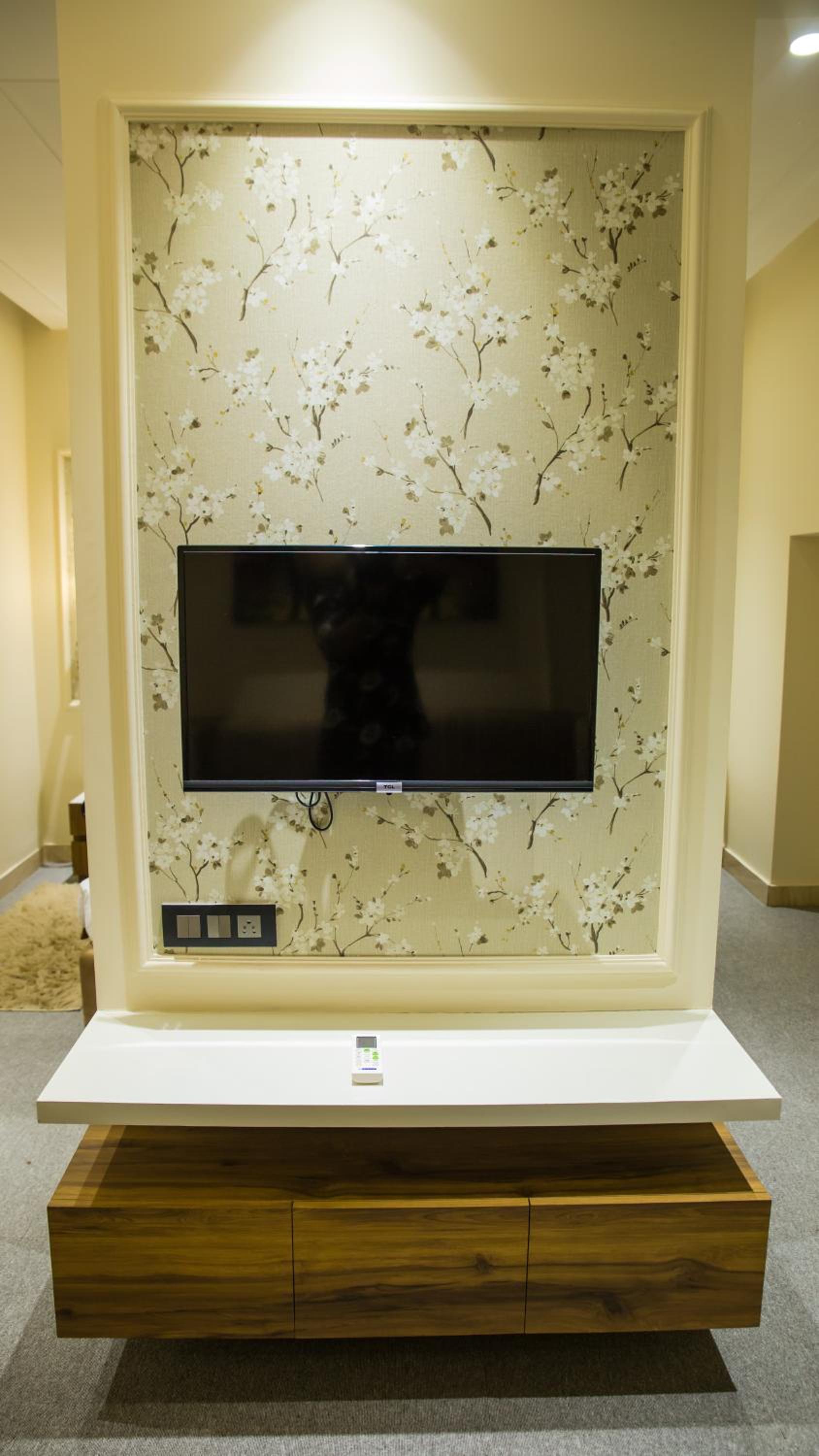 Suite - Photo 29