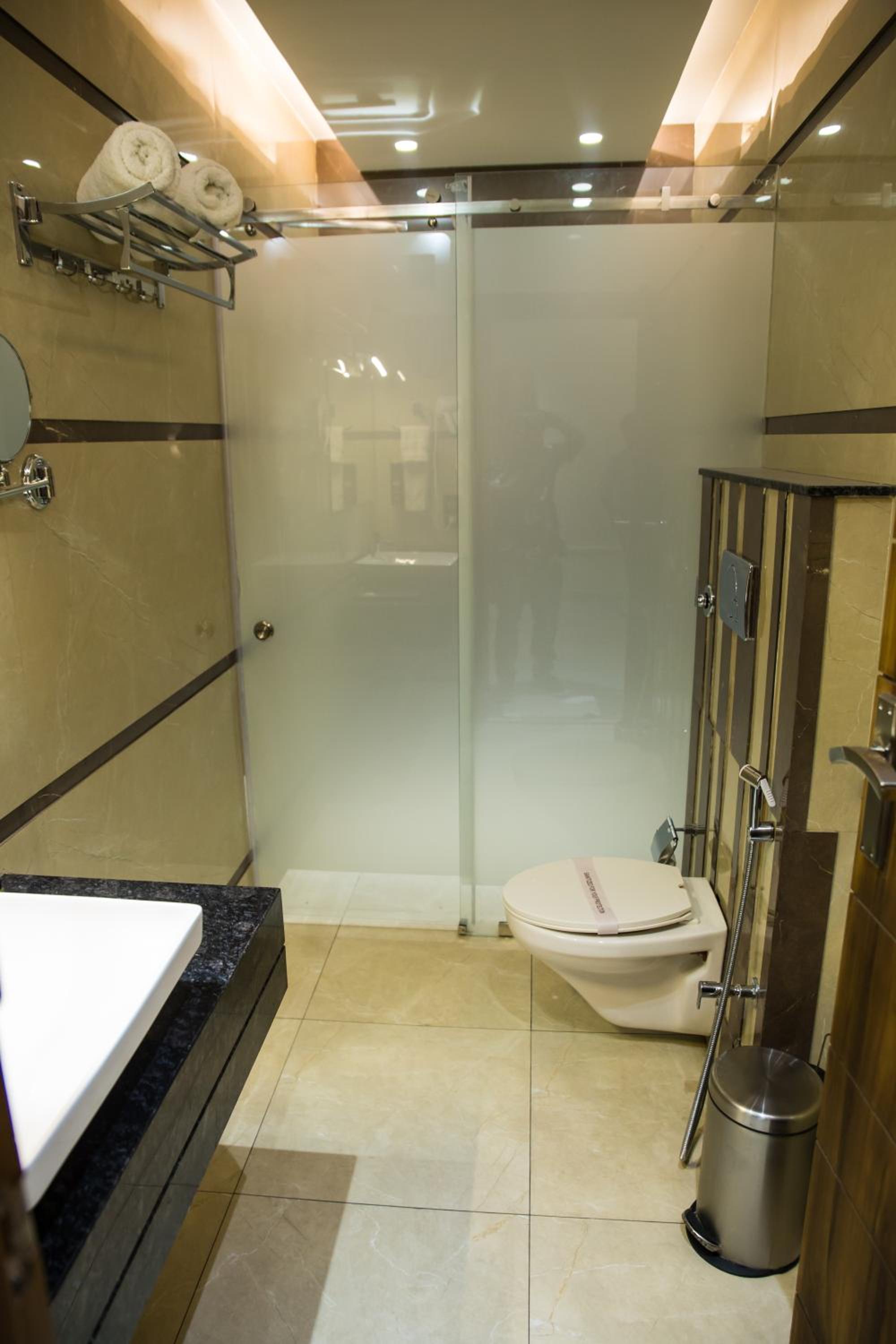 Suite - Photo 17