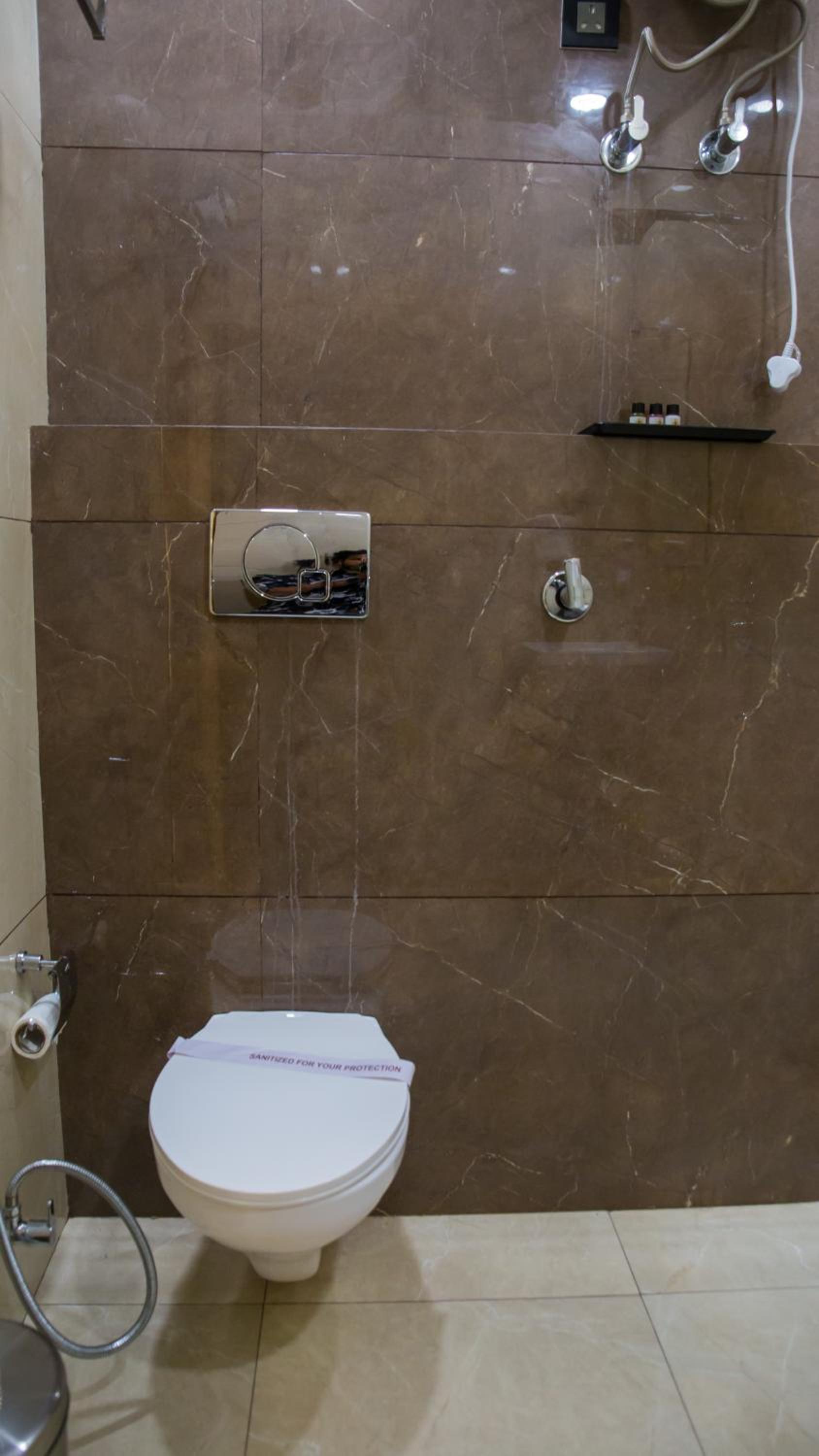 Suite - Photo 16