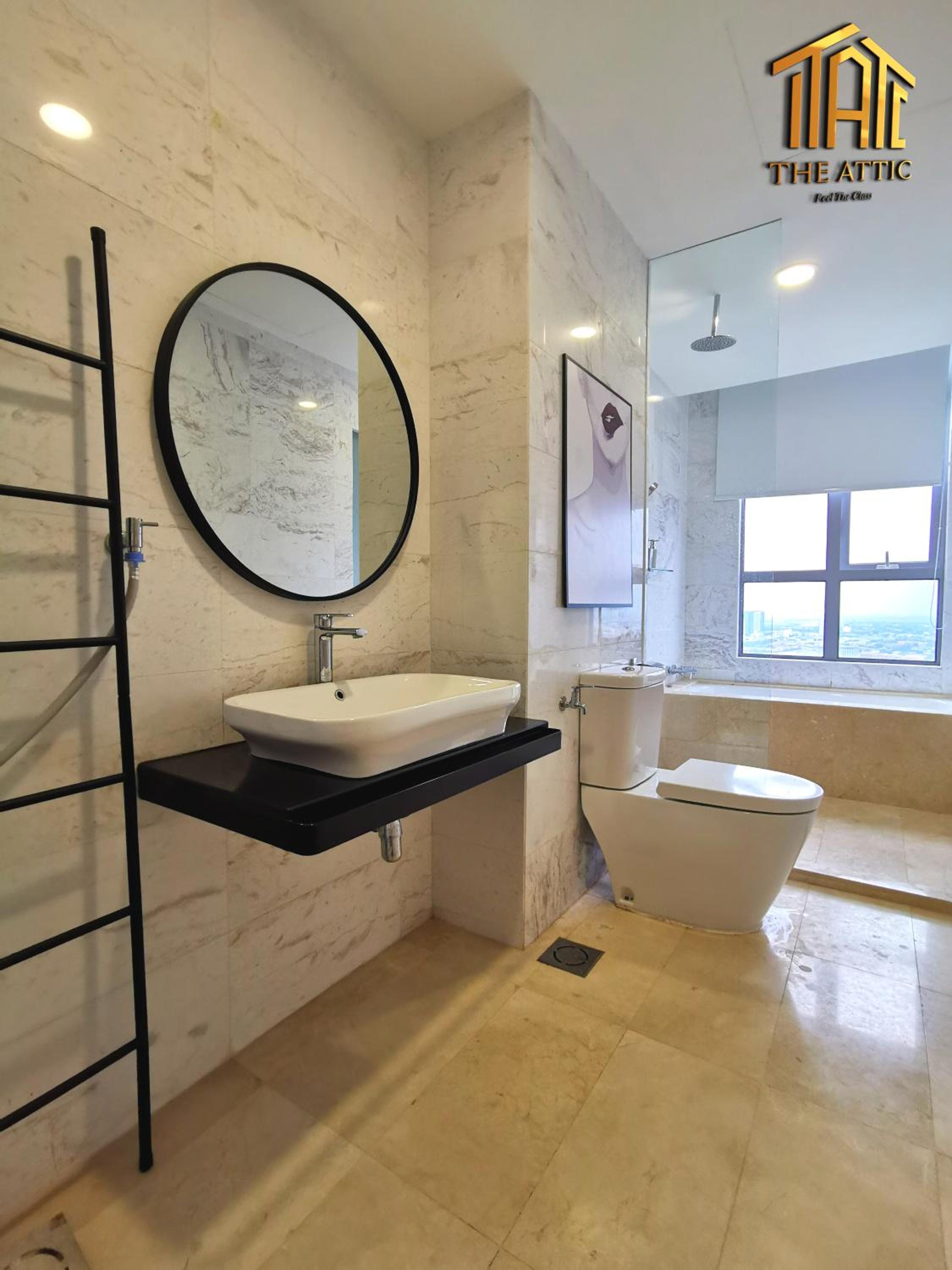 Deluxe King Studio (Private Bathtub and City View)