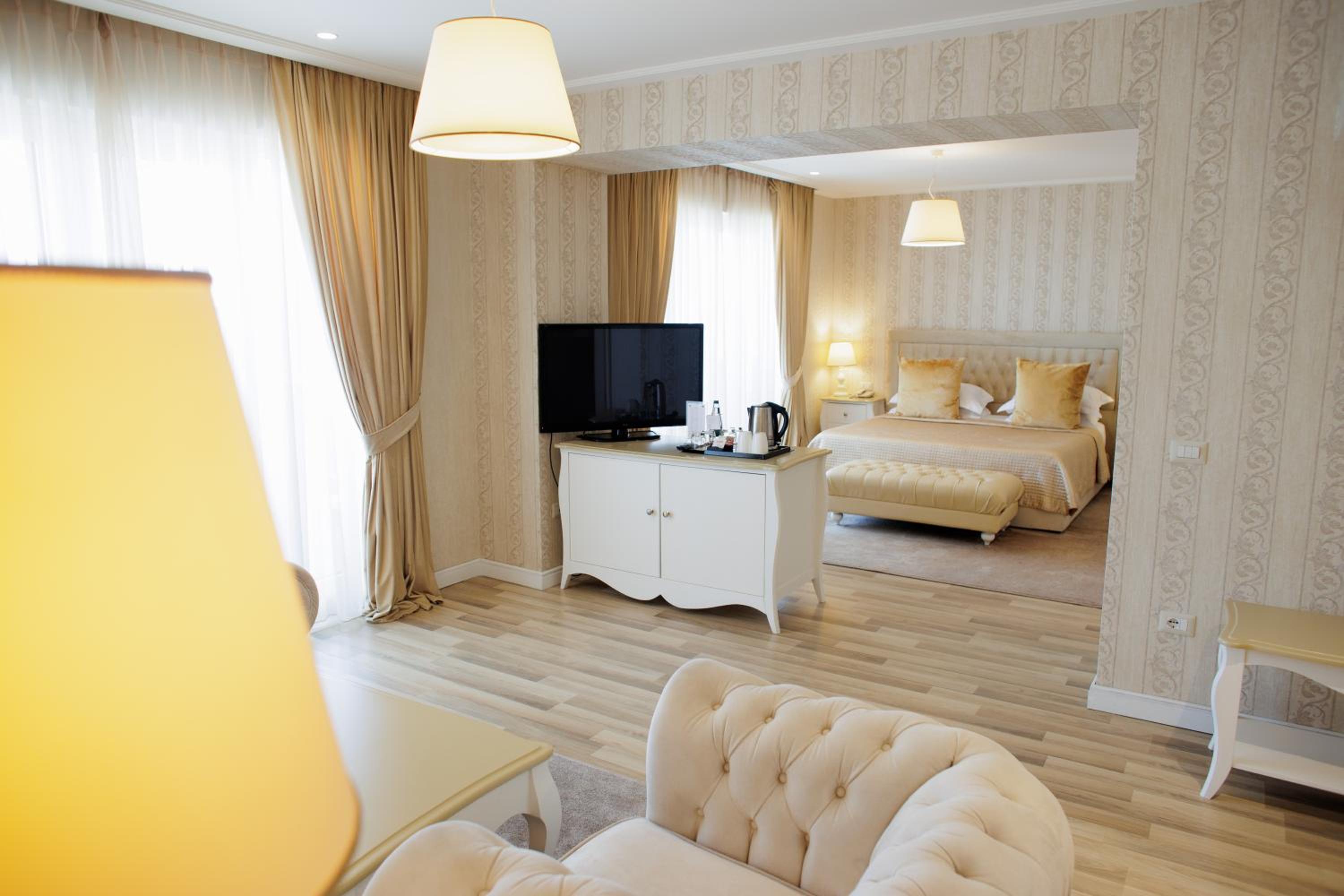 Suite with Balcony and Sea View