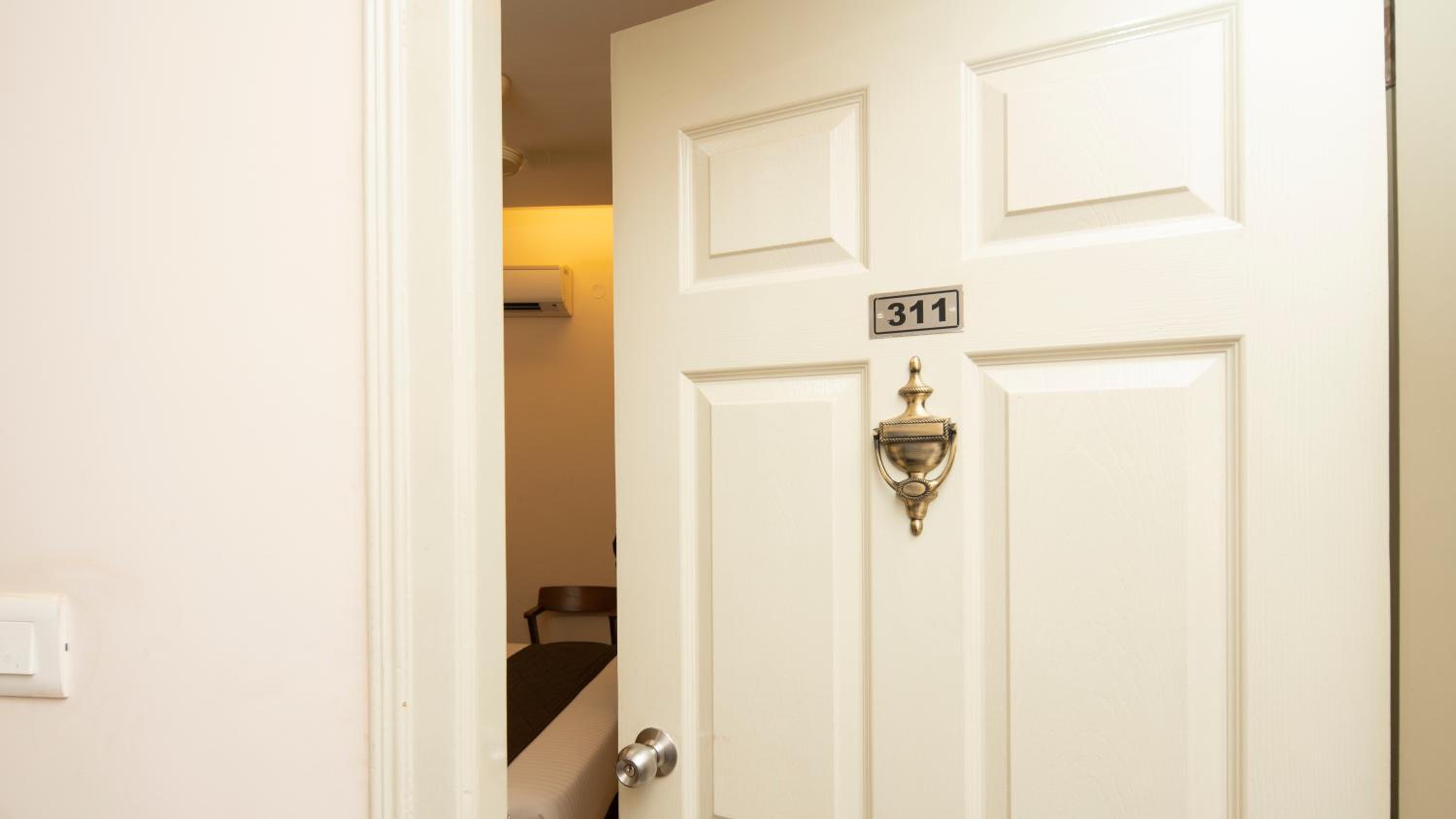 Deluxe Room - Photo 3