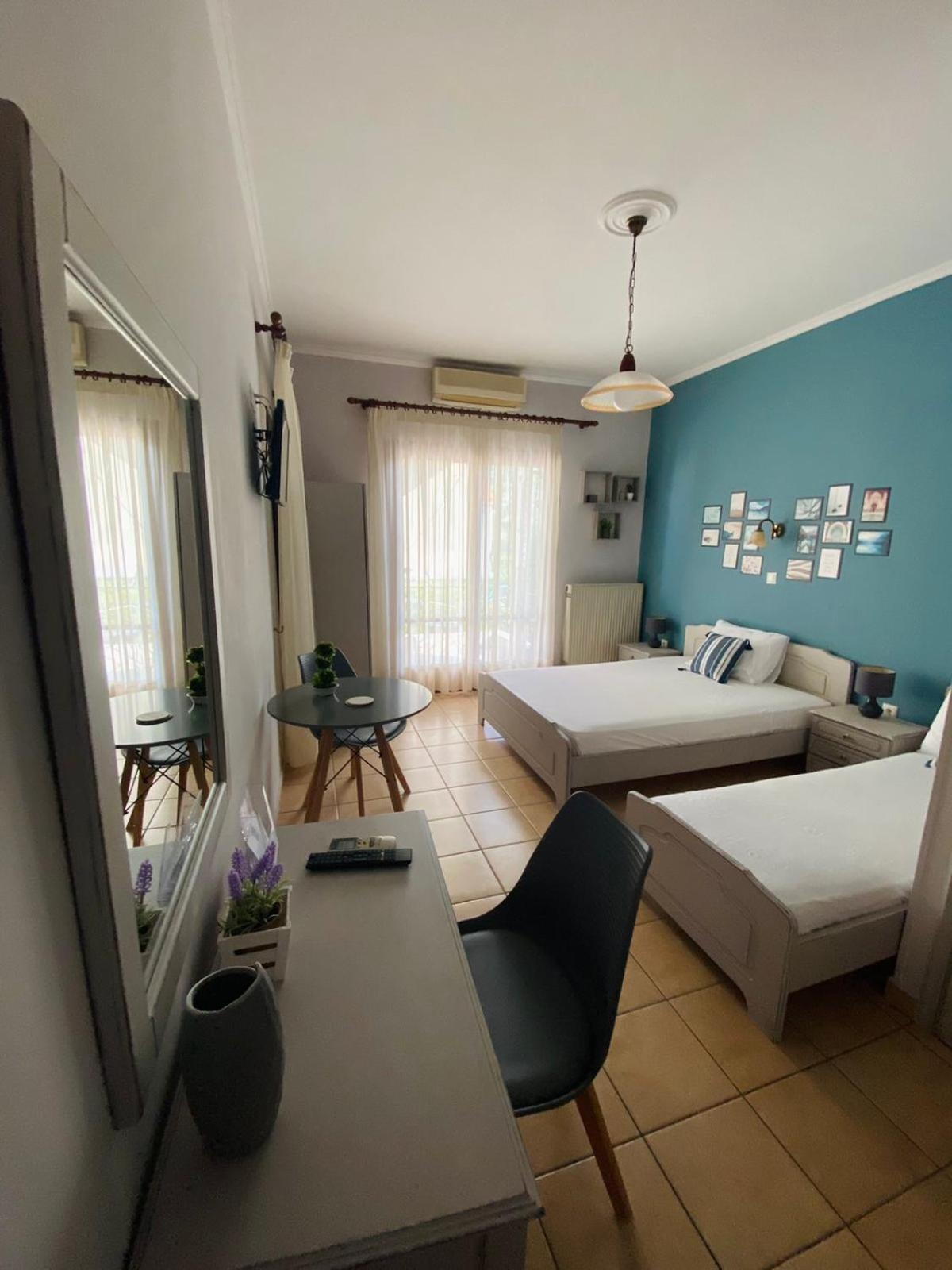 Studio (3 Adults)
