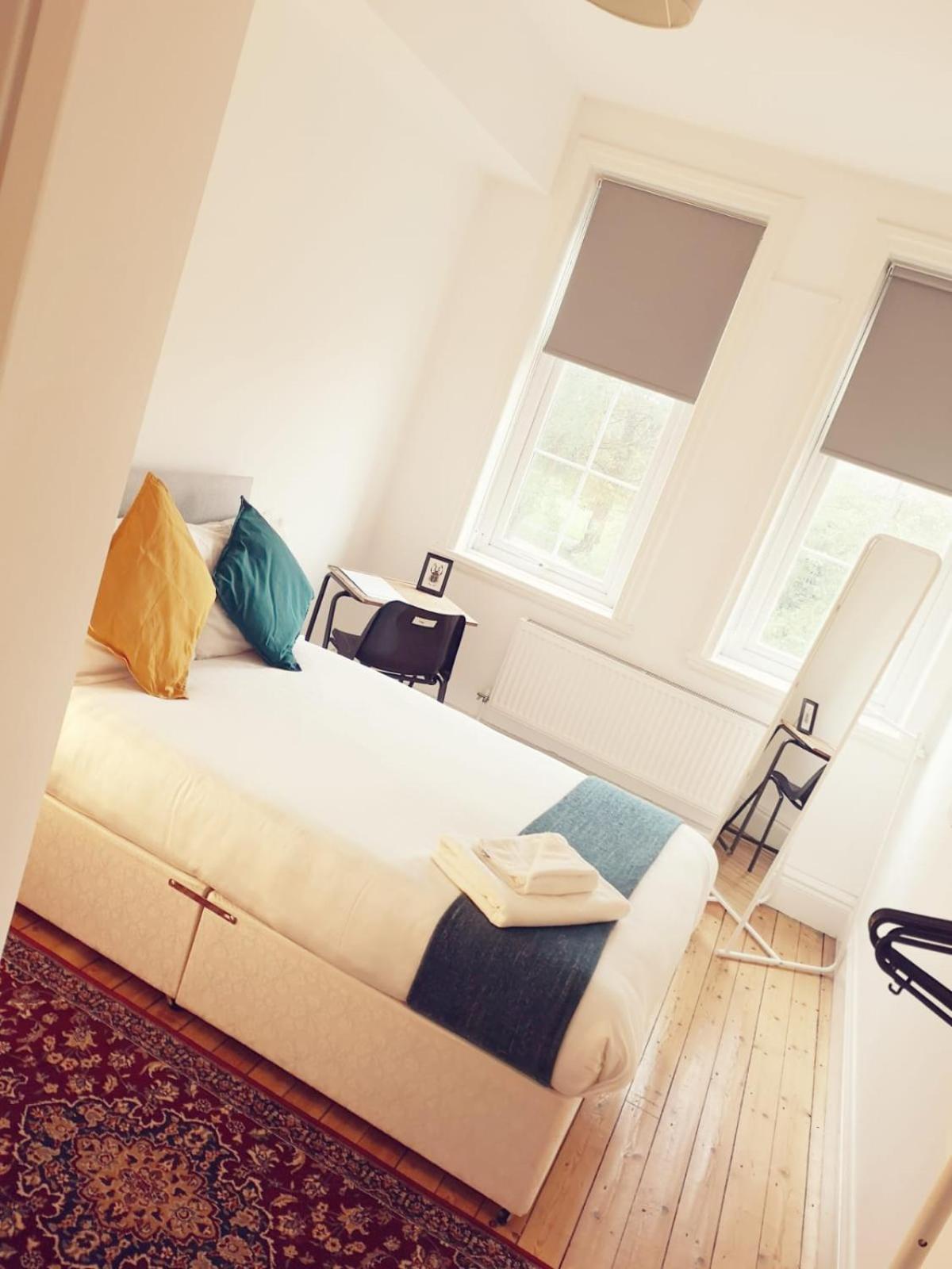 Double Room with Private Bathroom - Photo 8
