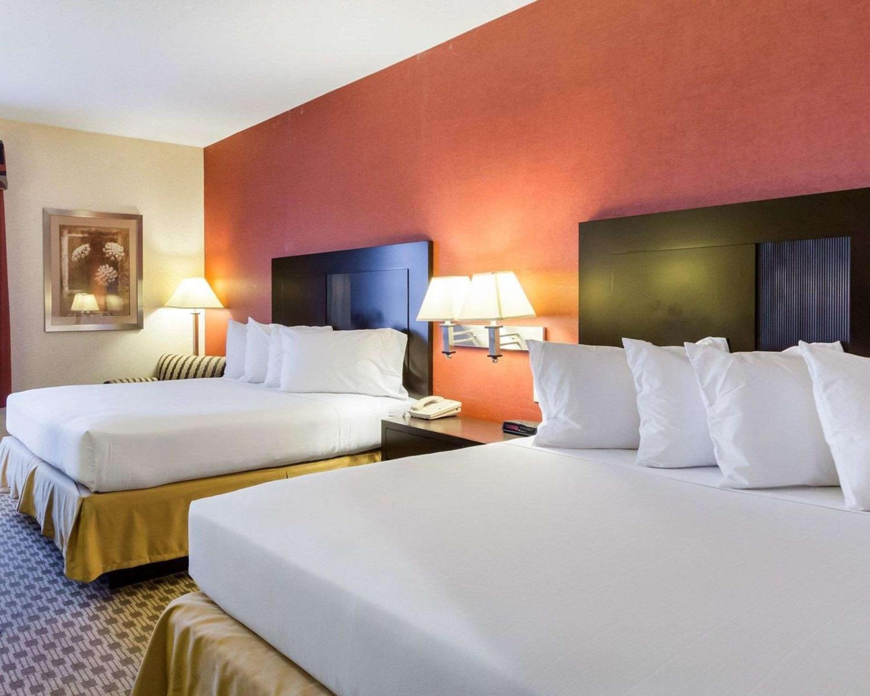 Queen Room with Two Queen Beds - Smoking