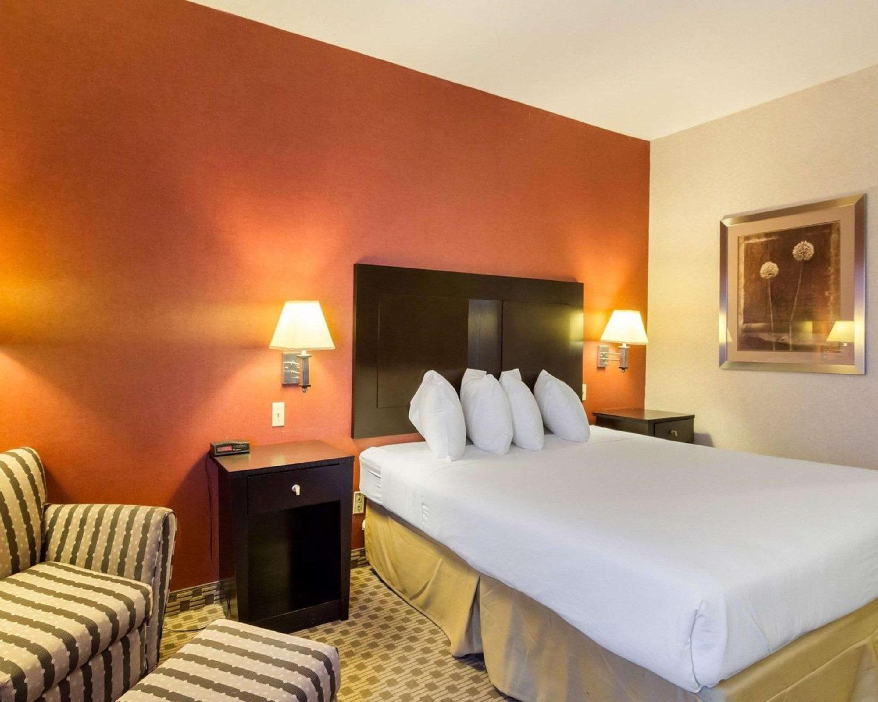 Quality Inn & Suites Oakwood Village - Cleveland South, Photo 5