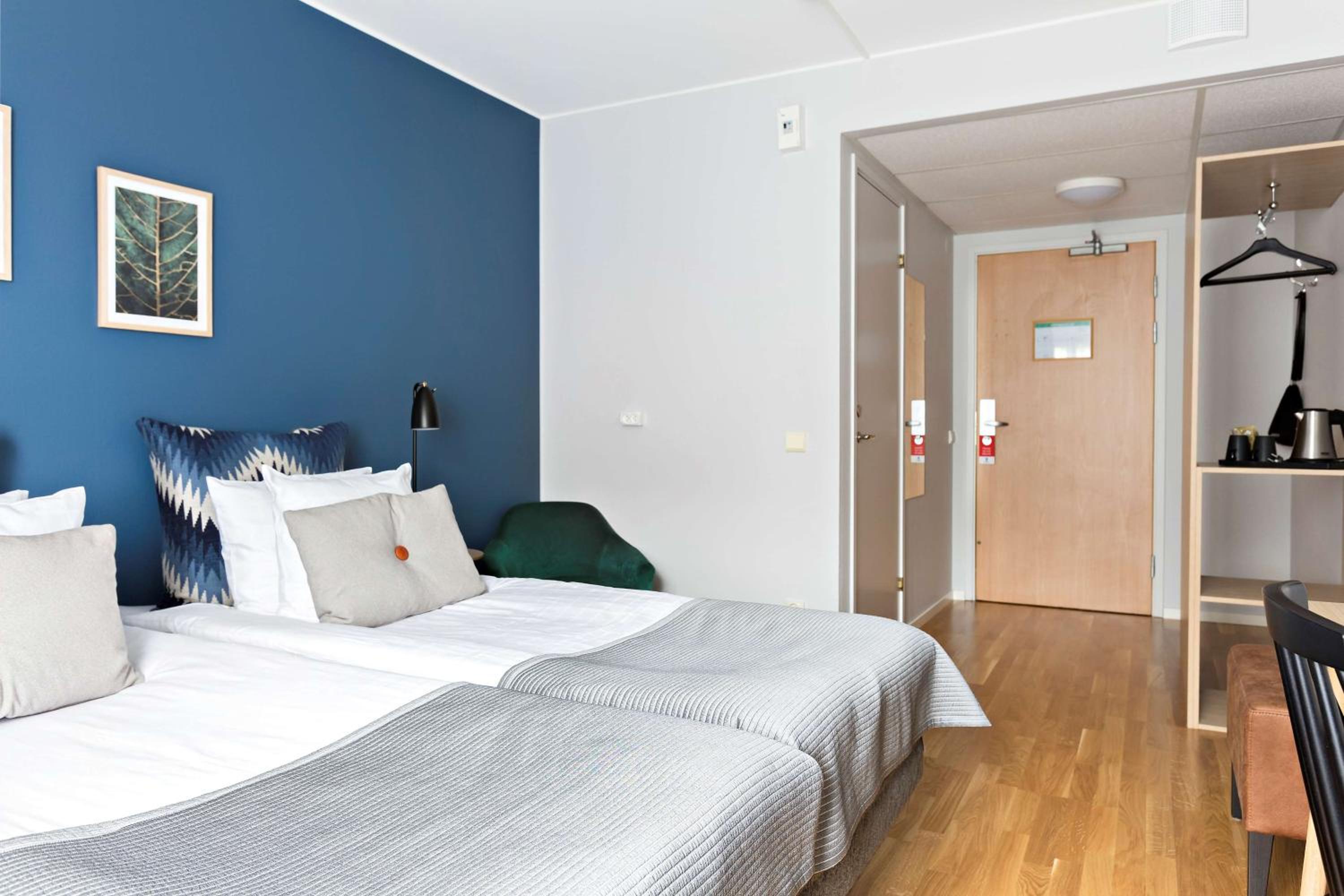 Twin Room - Non-Smoking - Photo 3