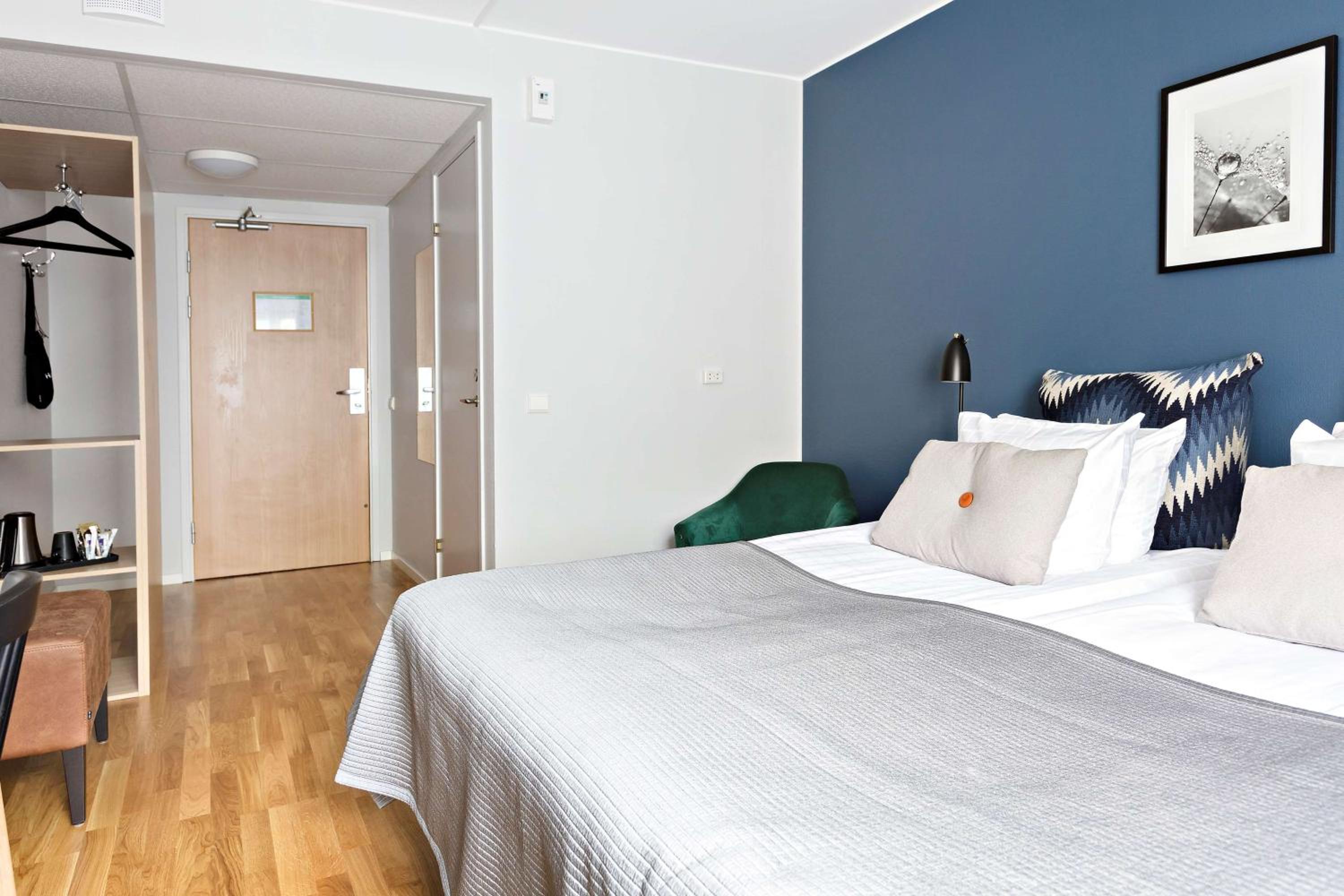 Standard King Room - Photo 2