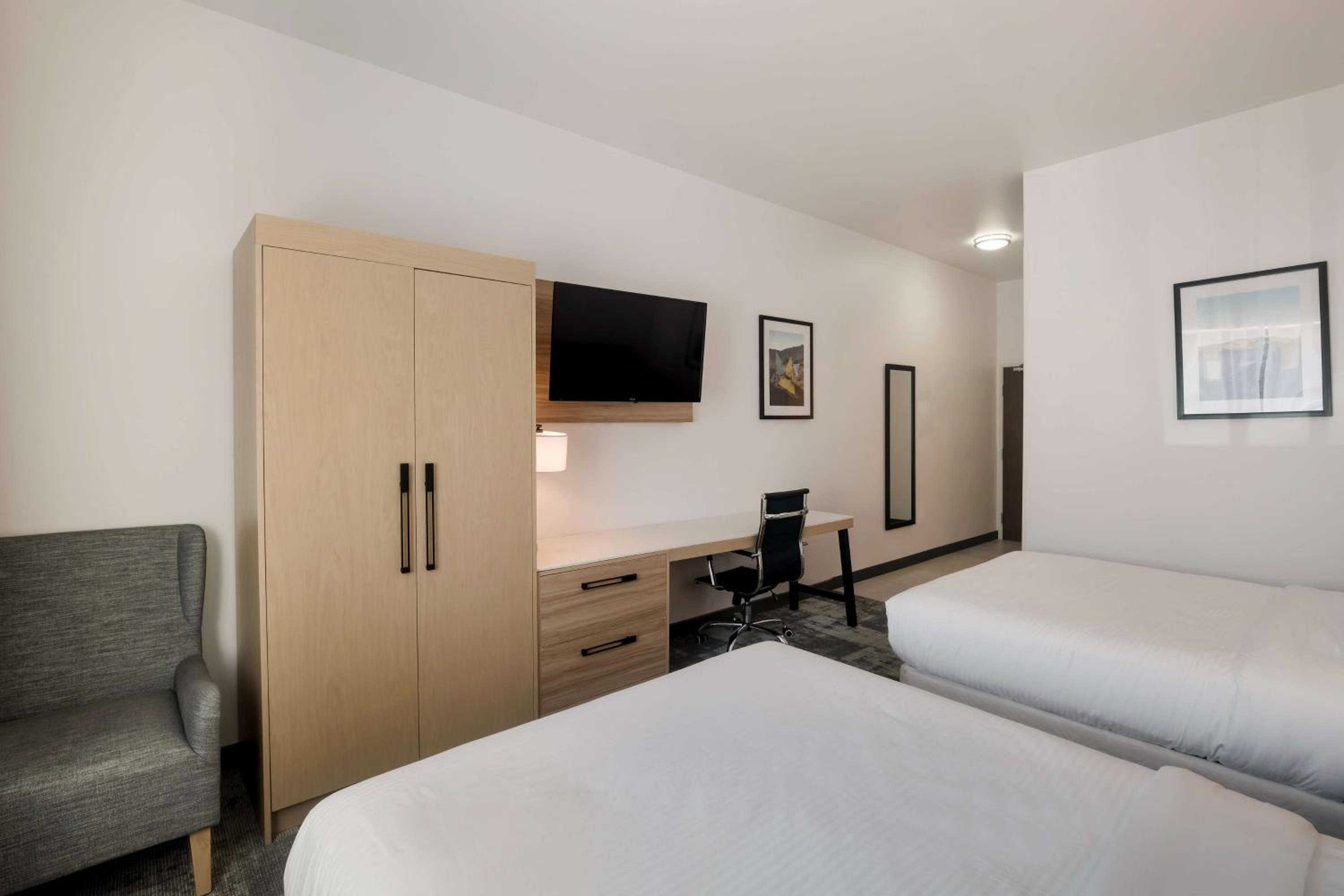 Queen Room with Two Queen Beds - Mobility Accessible - Photo 1