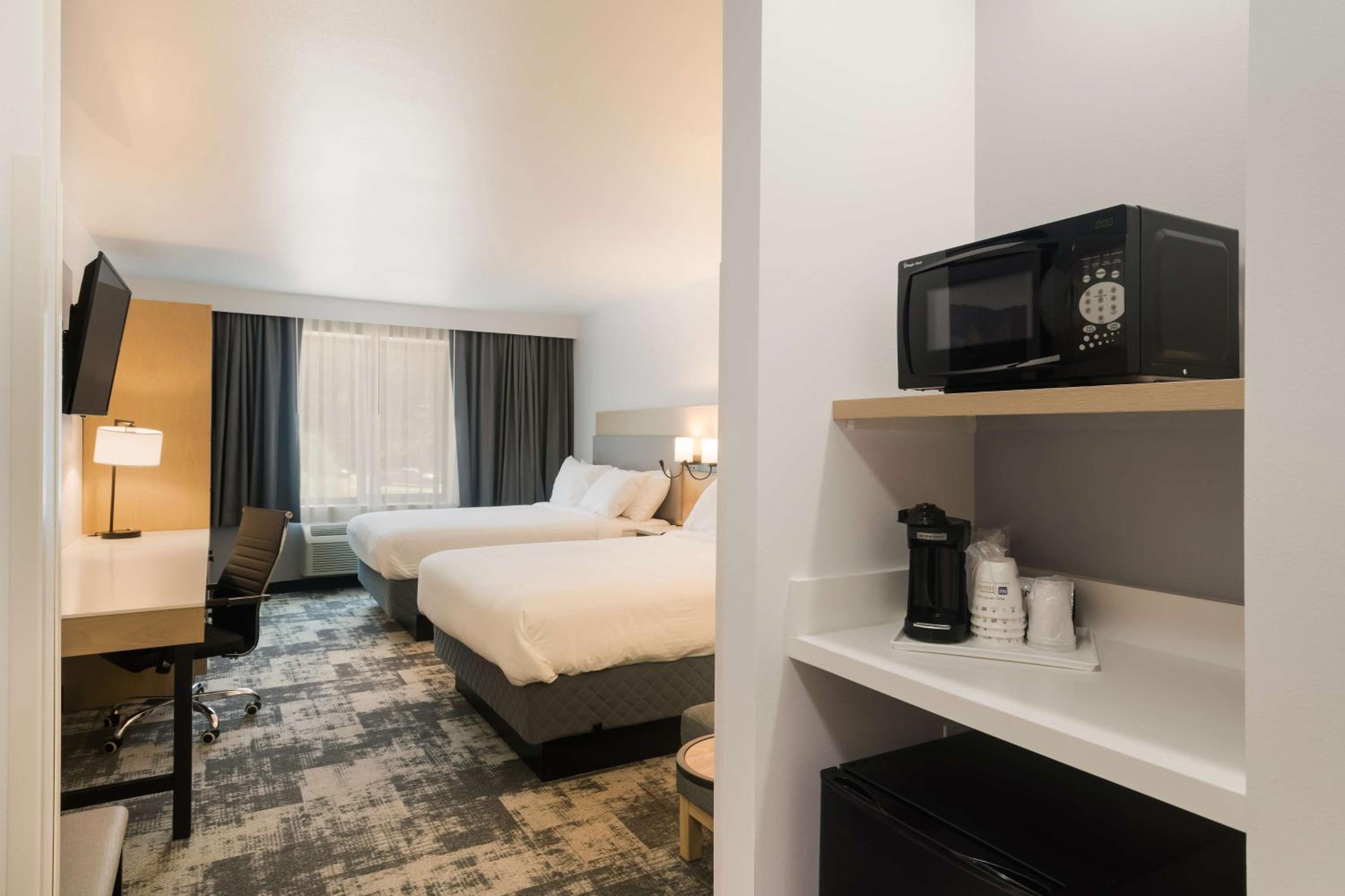 Queen Room with Two Queen Beds - Photo 1