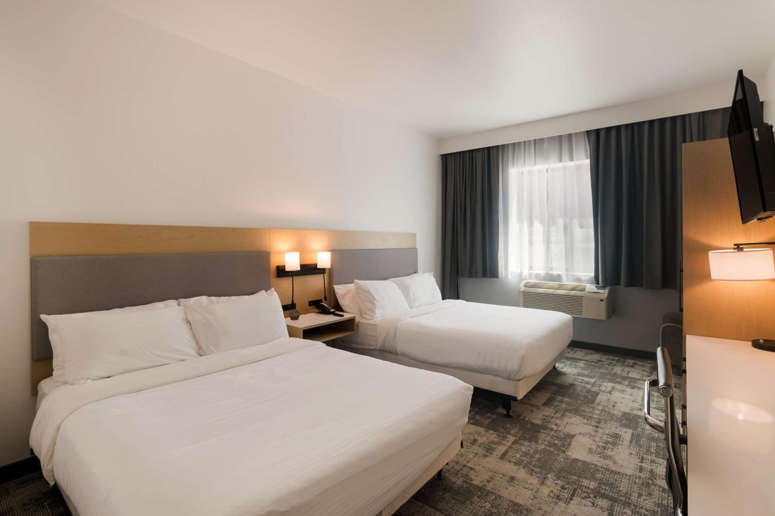 Queen Room with Two Queen Beds - Mobility Accessible - Photo 3
