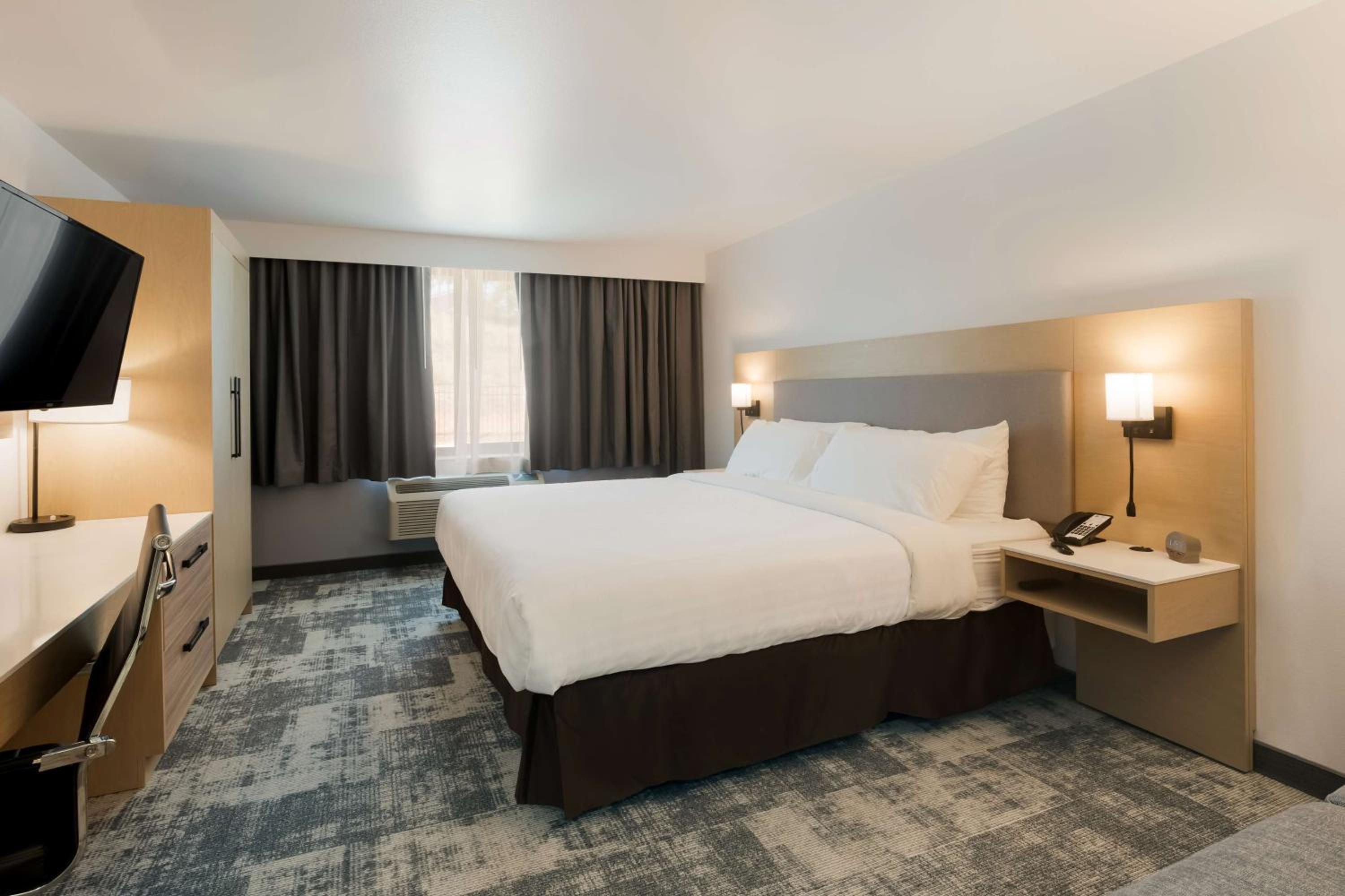 King Room - Non-Smoking - Photo 4