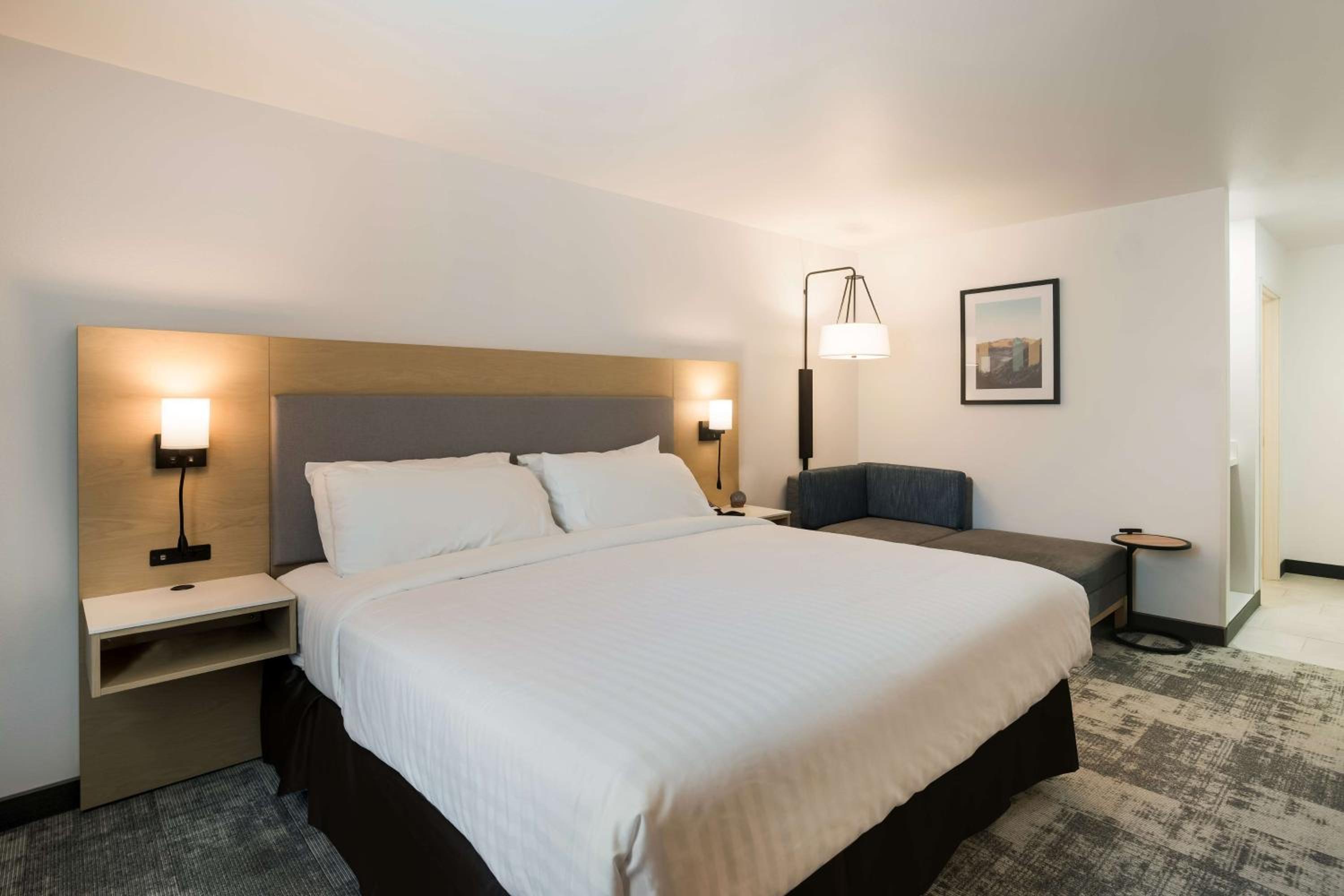 King Room - Non-Smoking - Photo 2