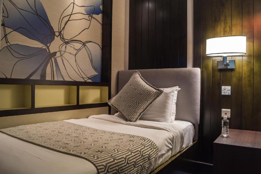 6 Hours Nap Room + Free Meals (Common shower & Toilet) Check-in between 7PM to 7AM photo 1