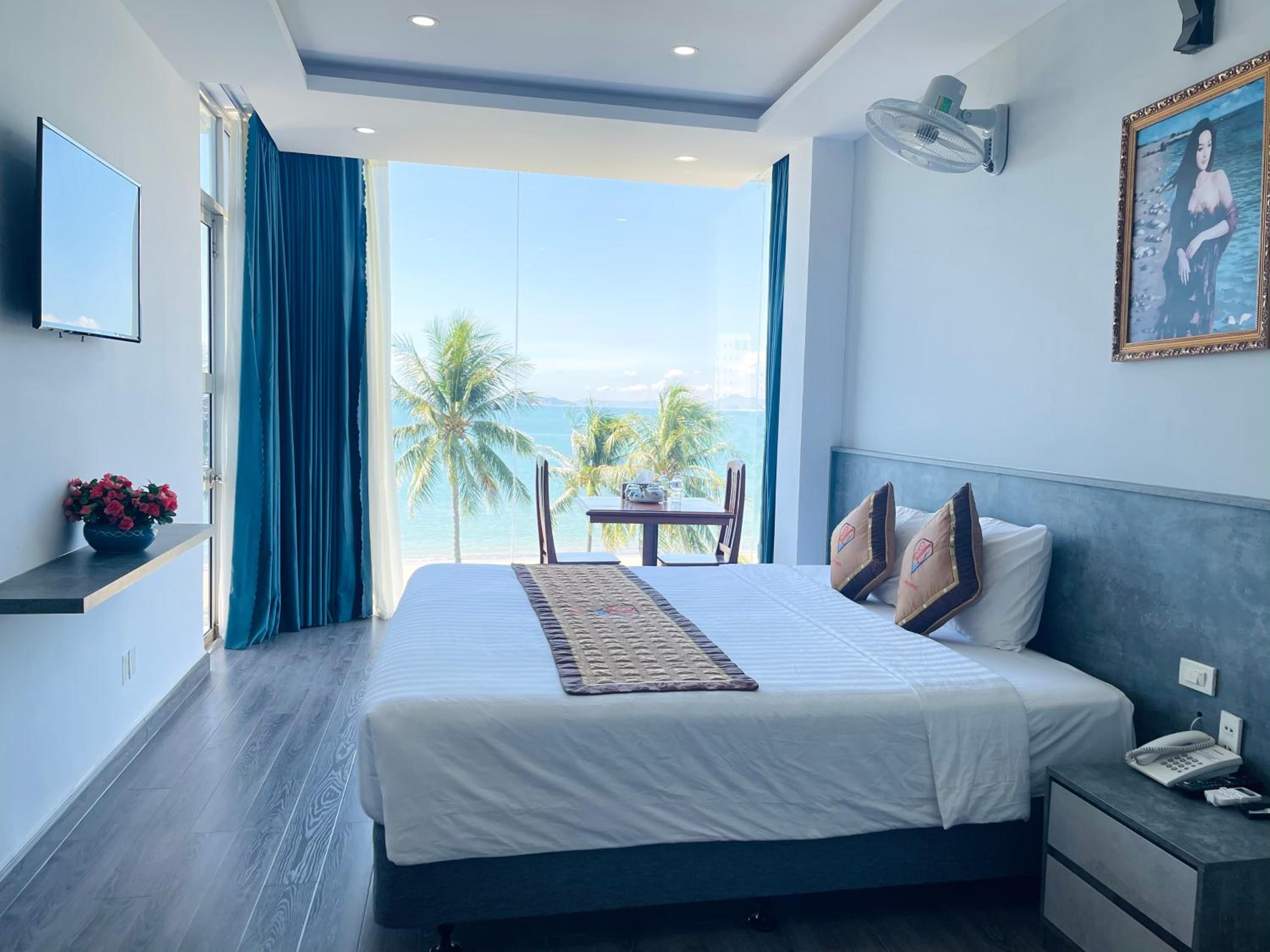 Deluxe Queen Room
