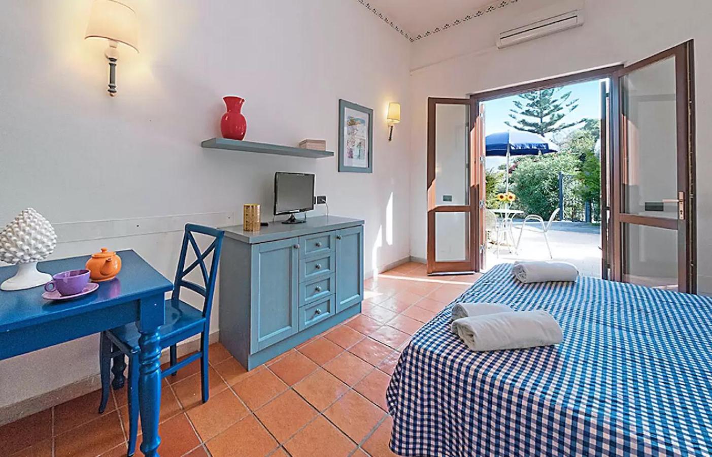 Studio (2 Adults)