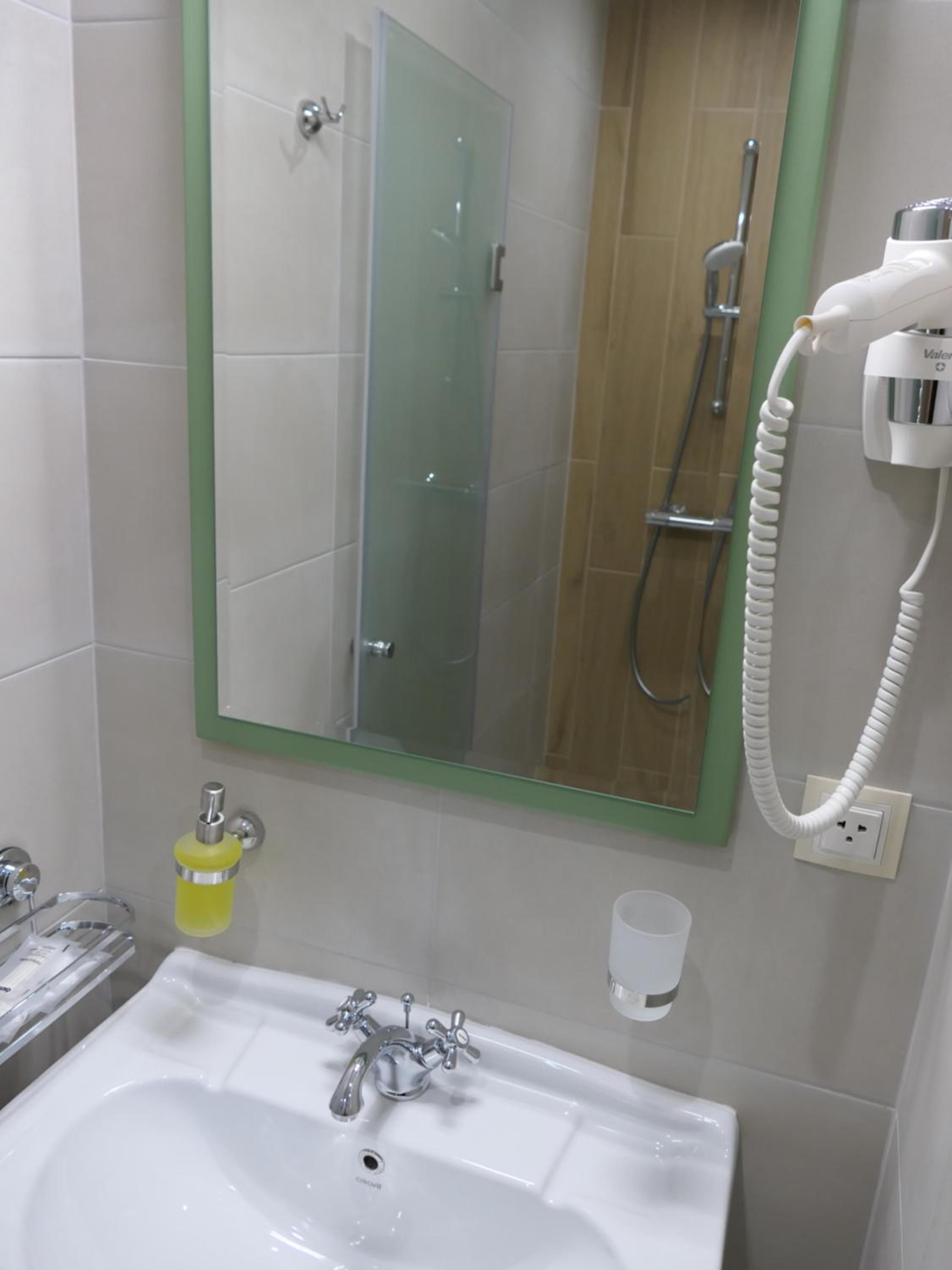 Double Room - Photo 4