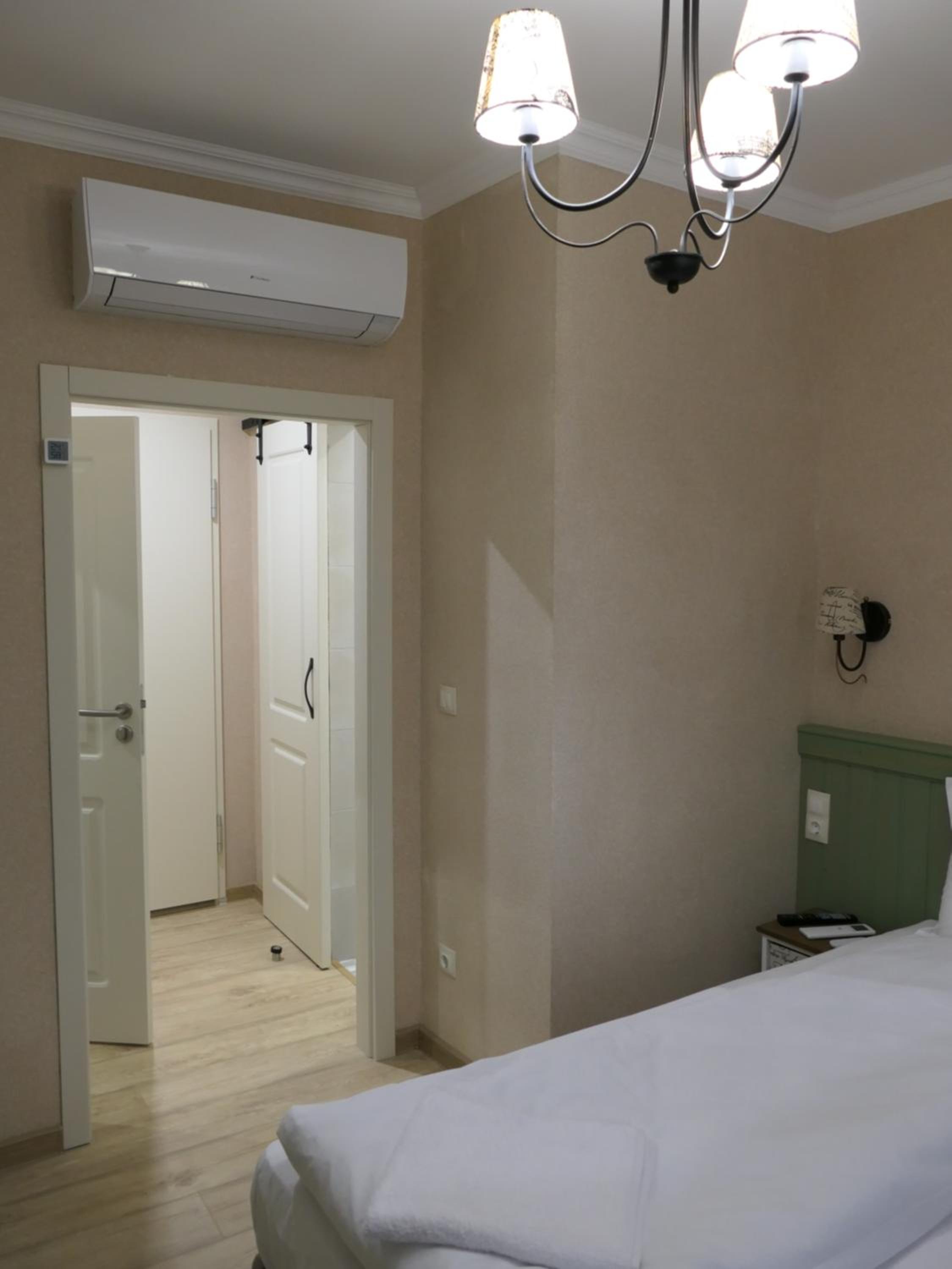 Double Room - Photo 9