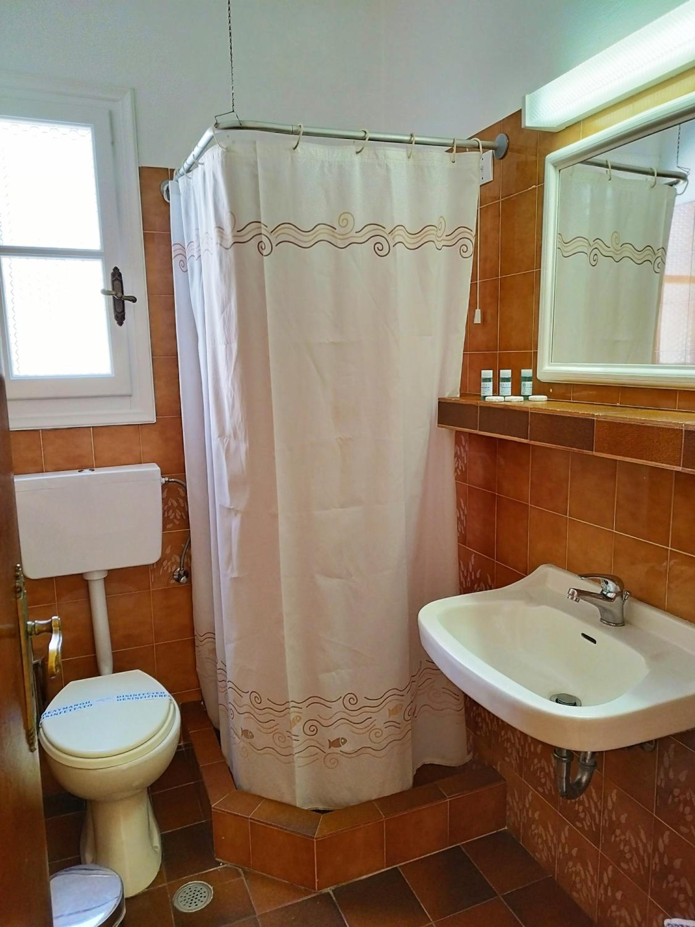 Classic Quadruple Room photo 2