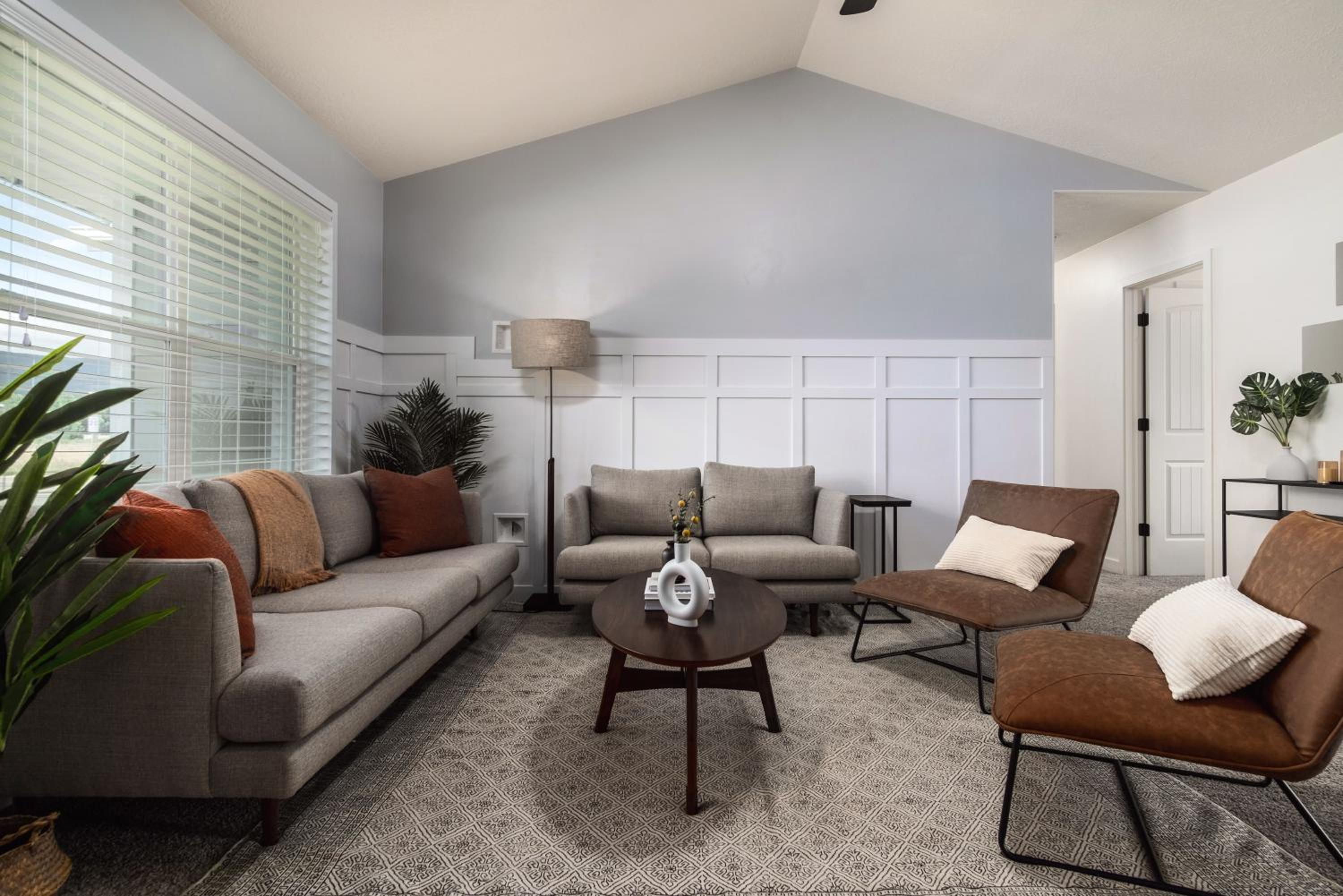 Five-Bedroom House photo 2