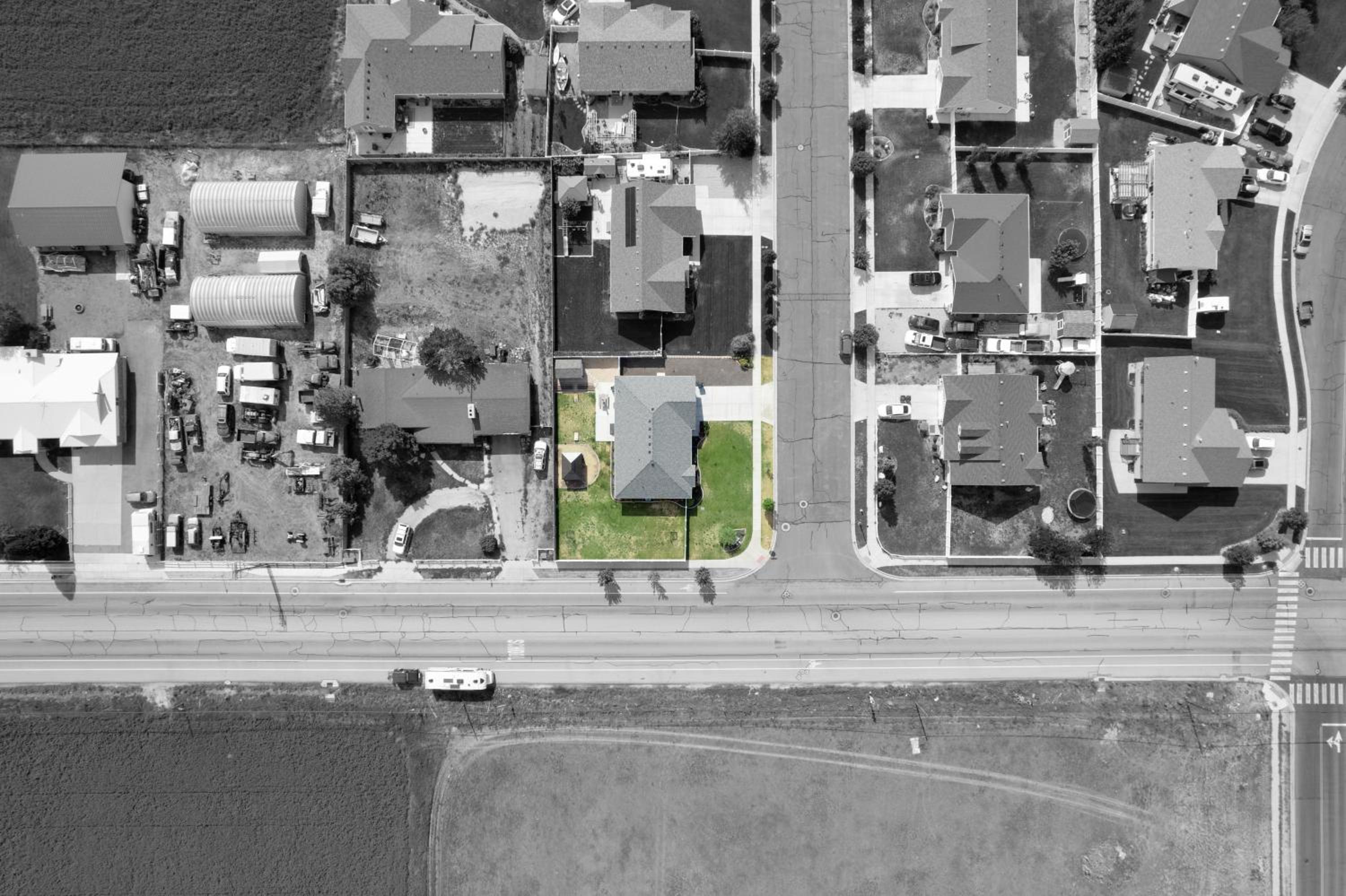 Five-Bedroom House photo 3