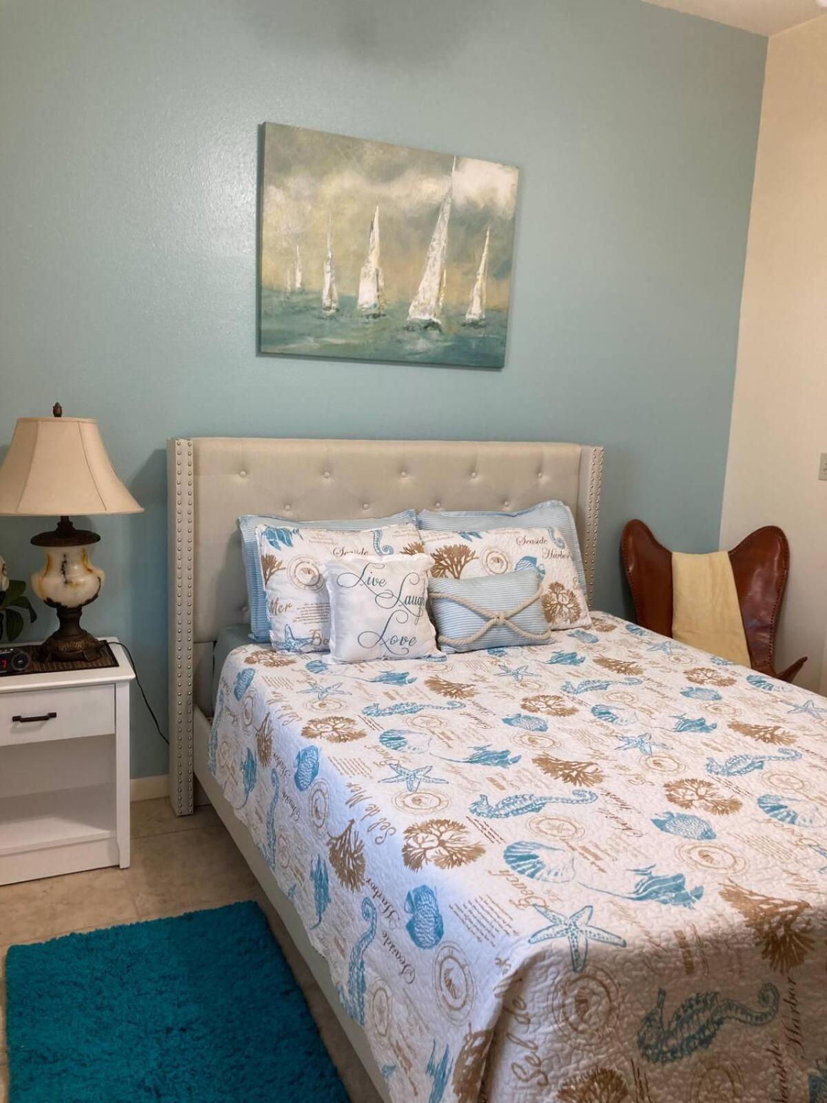 Three-Bedroom House photo 3