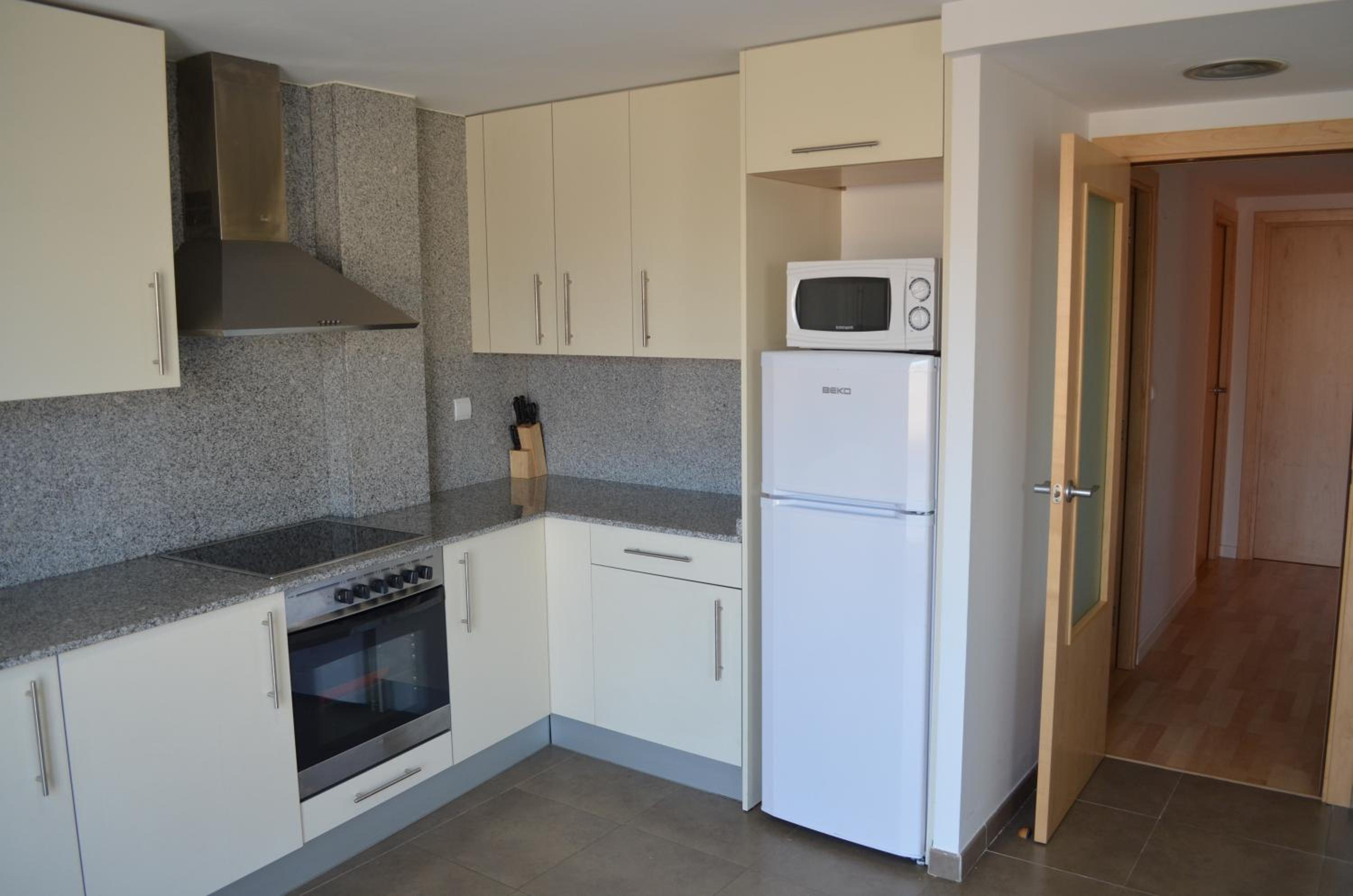 Four-Bedroom Apartment with Terrace - Photo 17
