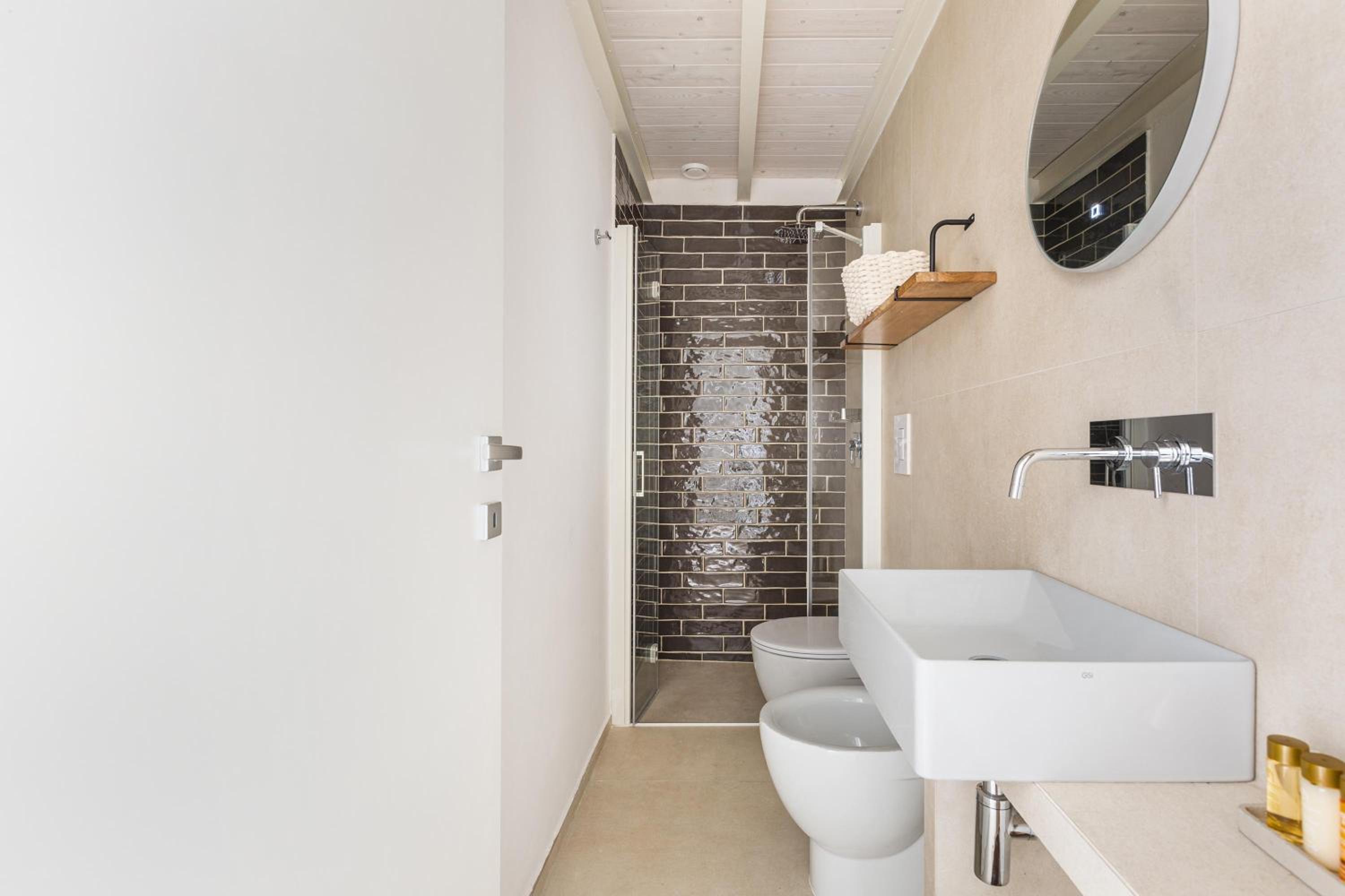 Two-Bedroom Apartment with Terrace and Sea View photo 3