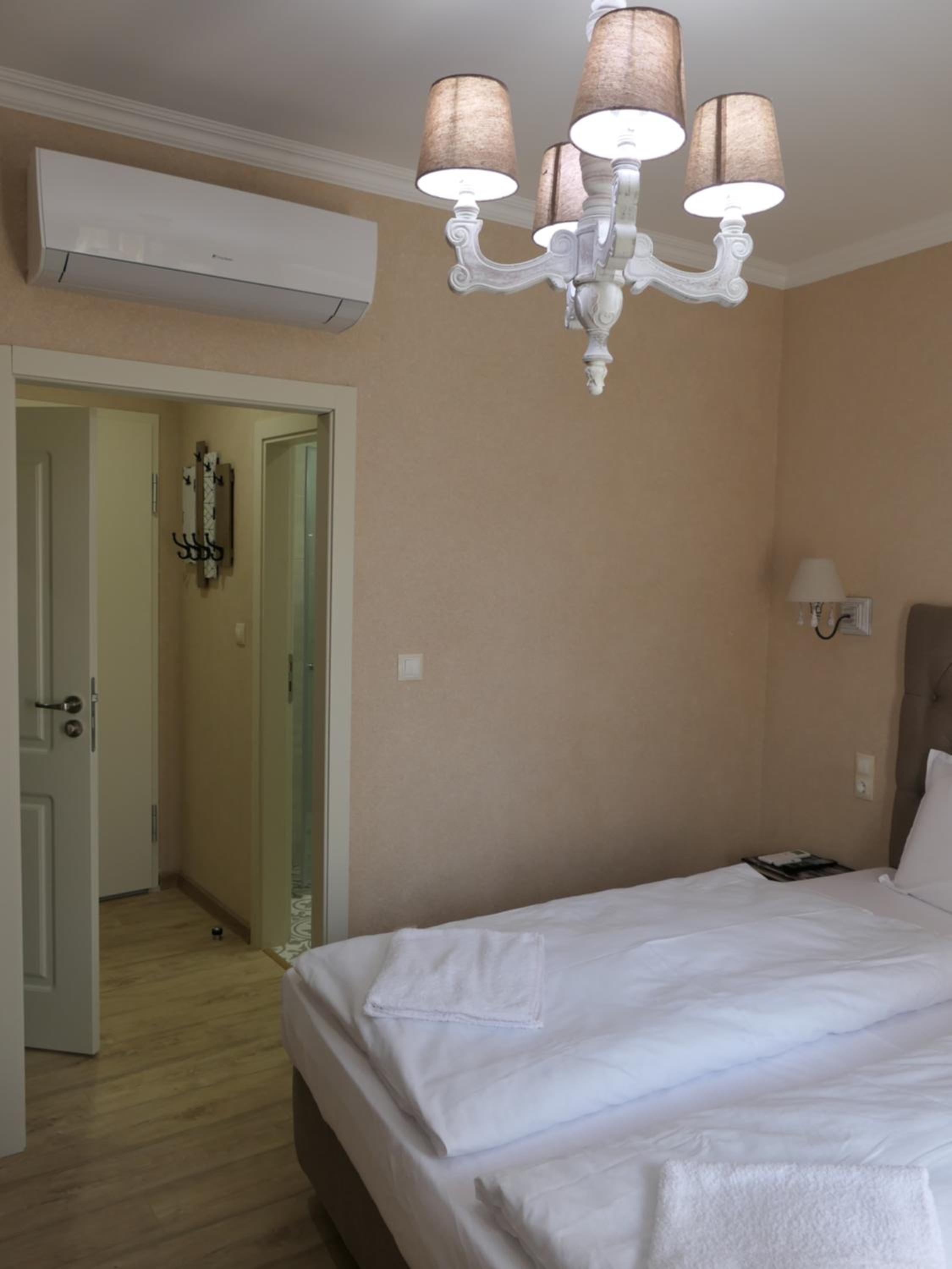 Small Double Room - Photo 4