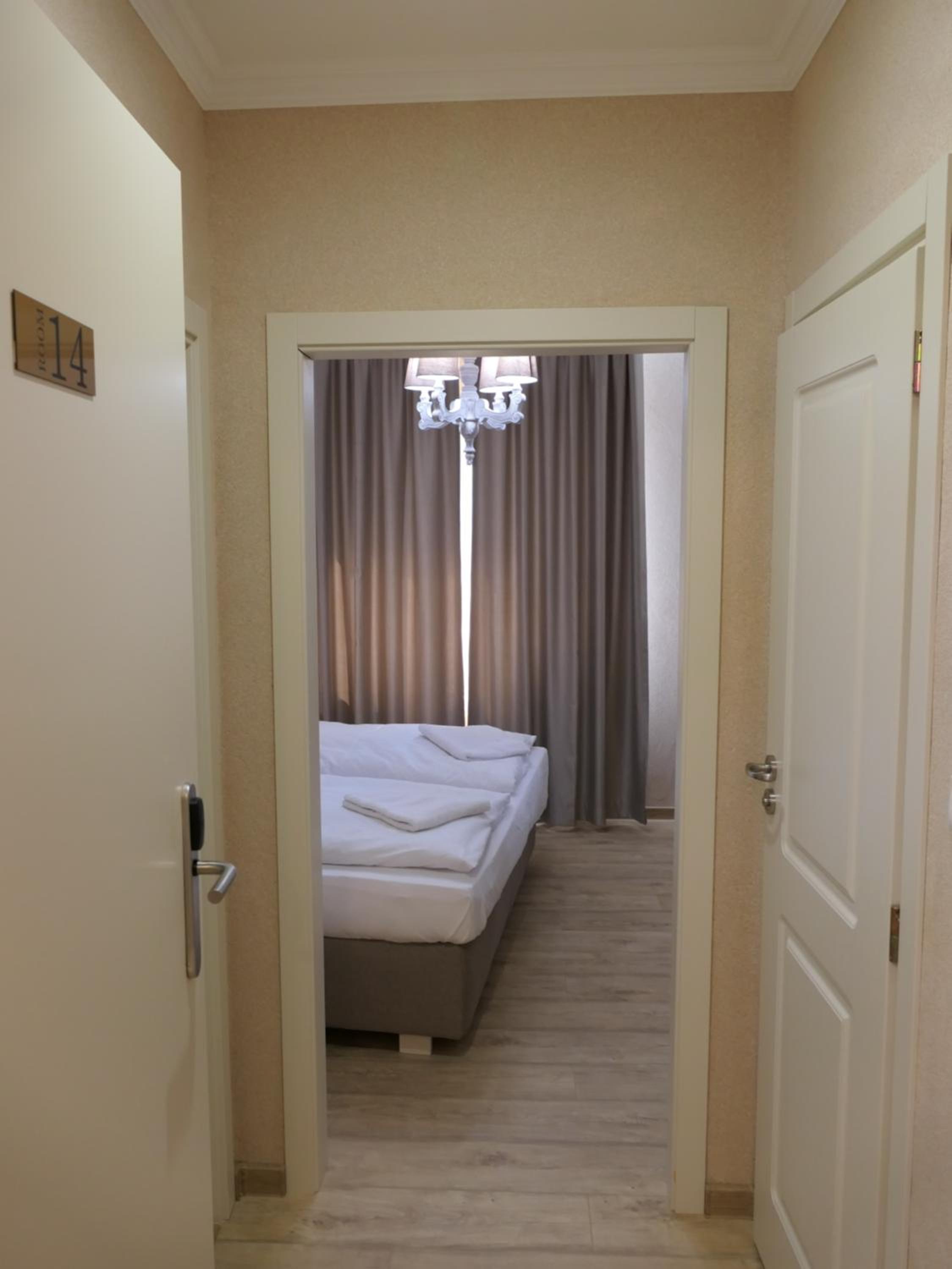 Small Double Room - Photo 1