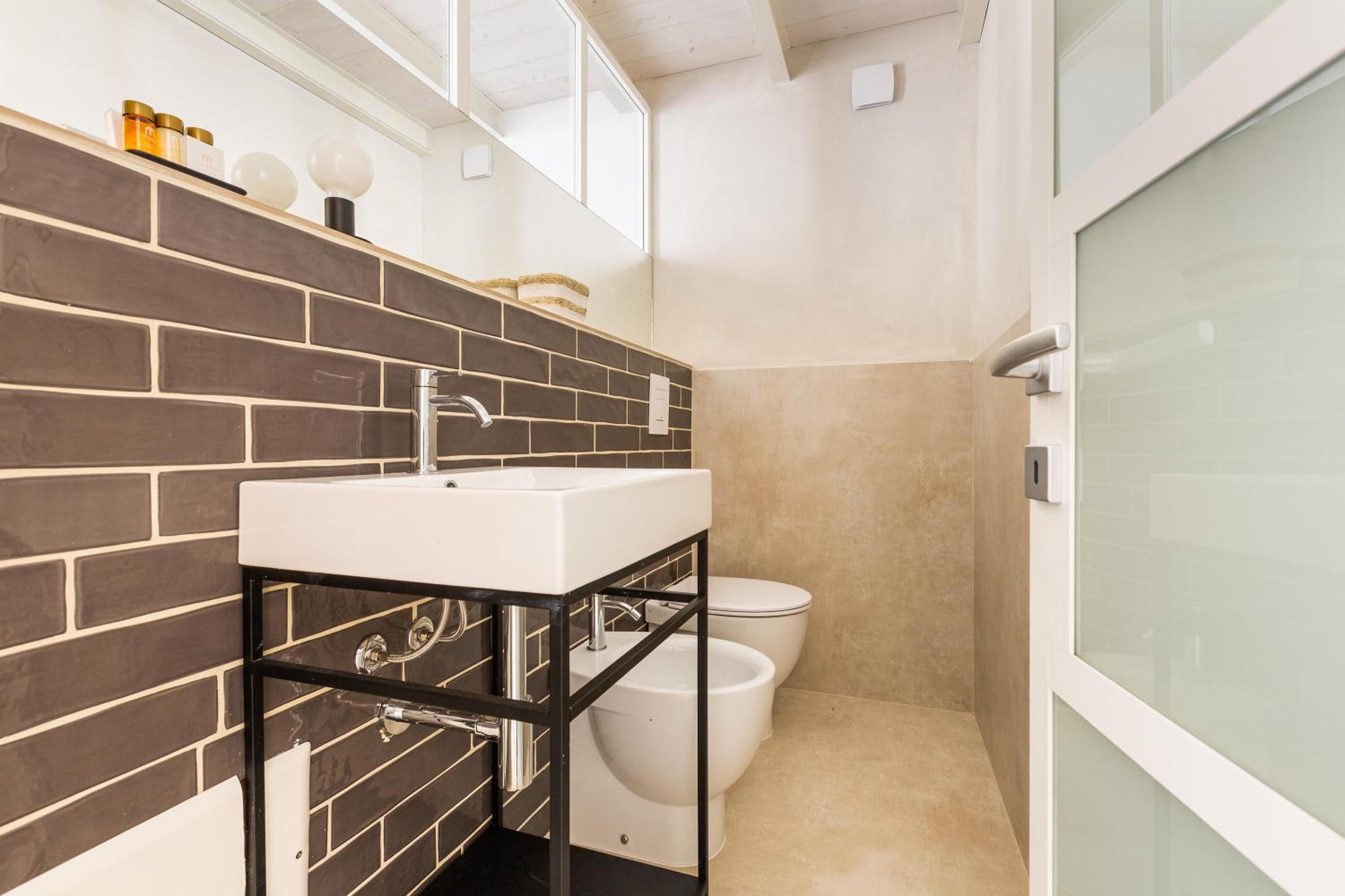 Two-Bedroom Apartment with View photo 2