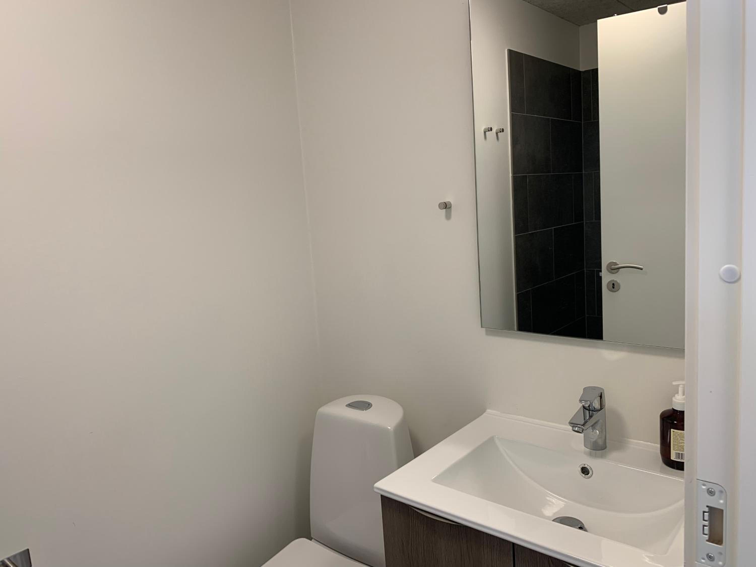Double Room with Private Bathroom - Photo 4