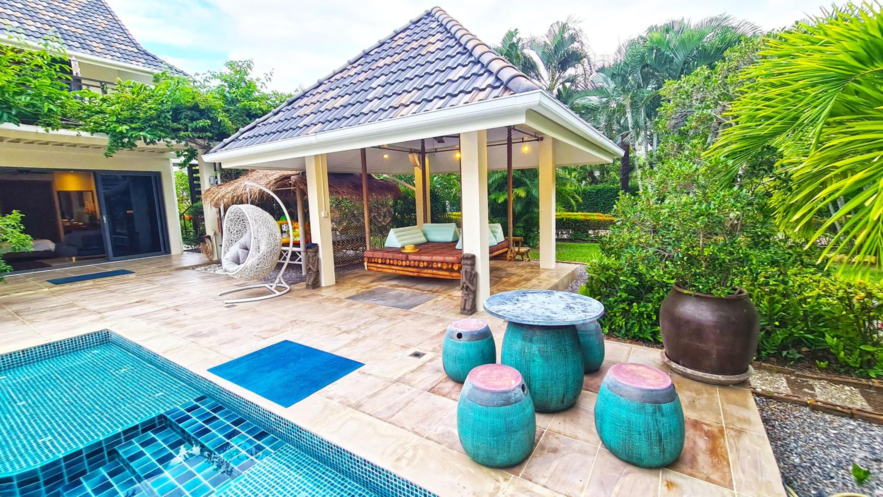 Villa - Photo 2