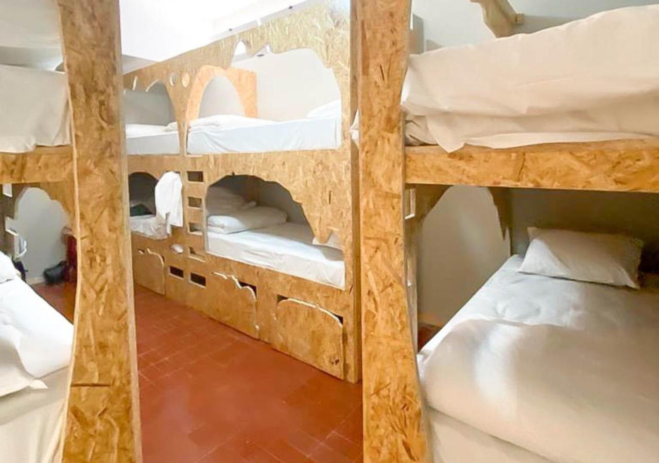 Bed in 10-Bed Mixed Dormitory Room photo 1