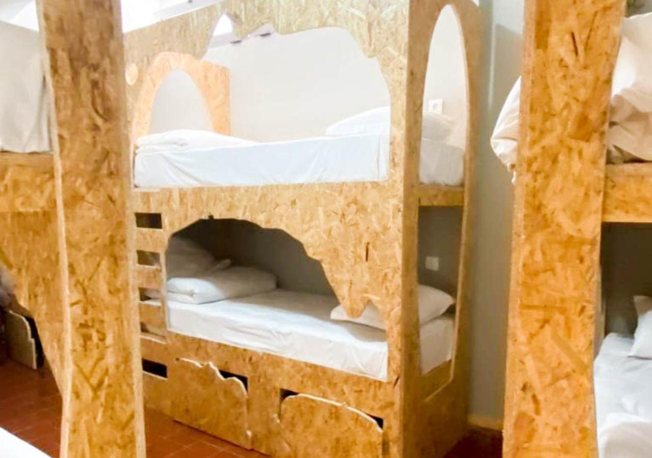 Bed in 10-Bed Mixed Dormitory Room photo 2
