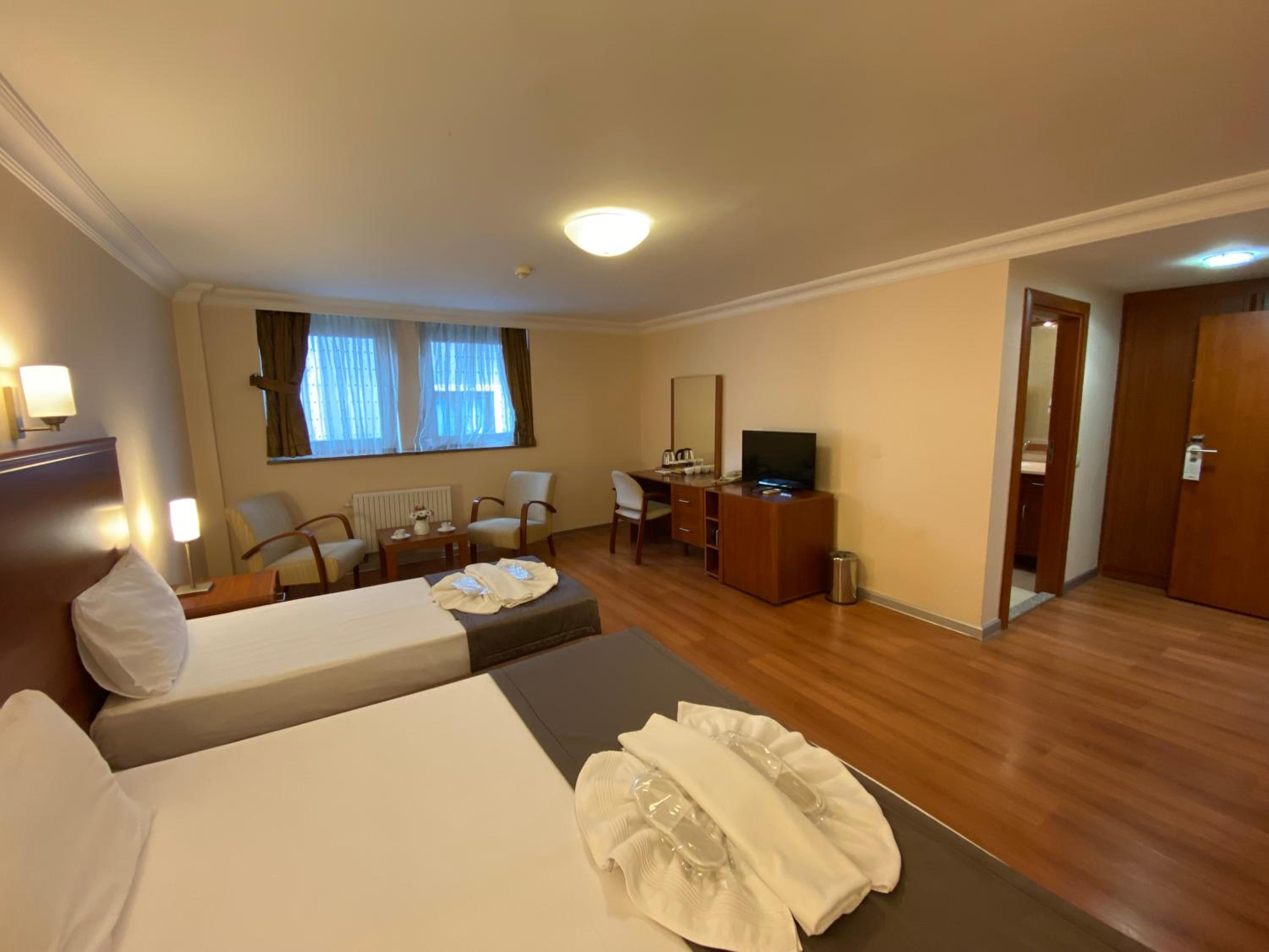 Standard King Room photo 1